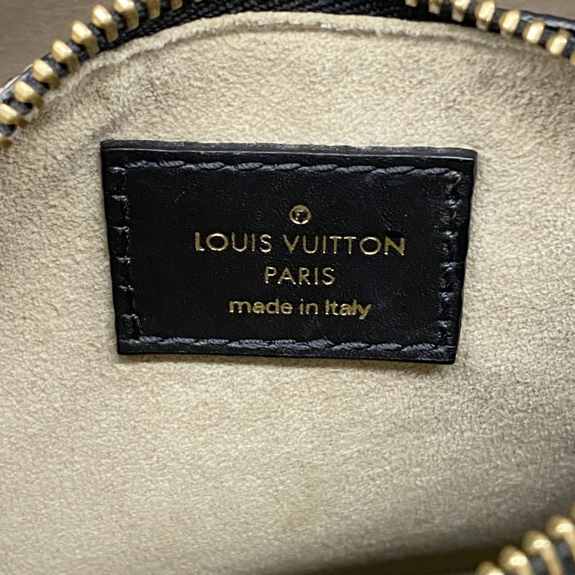 Louis Vuitton Red Color Shoulder Bag (Pre-Owned)