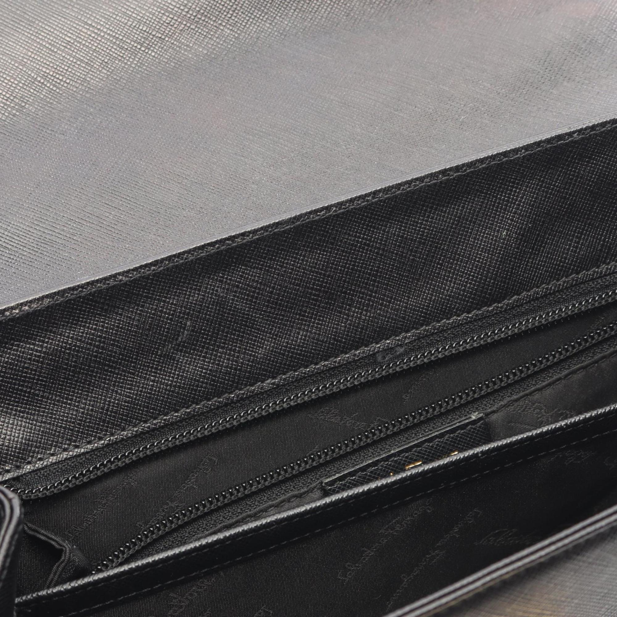 Salvatore Ferragamo Black Leather Handbag (Pre-Owned)
