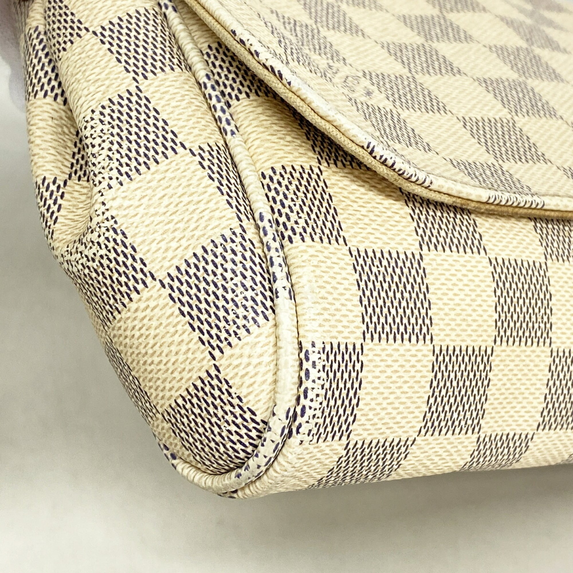 Louis Vuitton White Handbag (Pre-Owned)