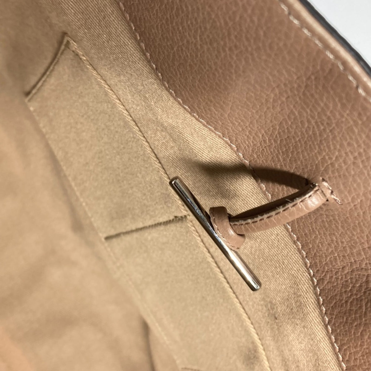 Cartier Beige Leather Shoulder Bag (Pre-Owned)