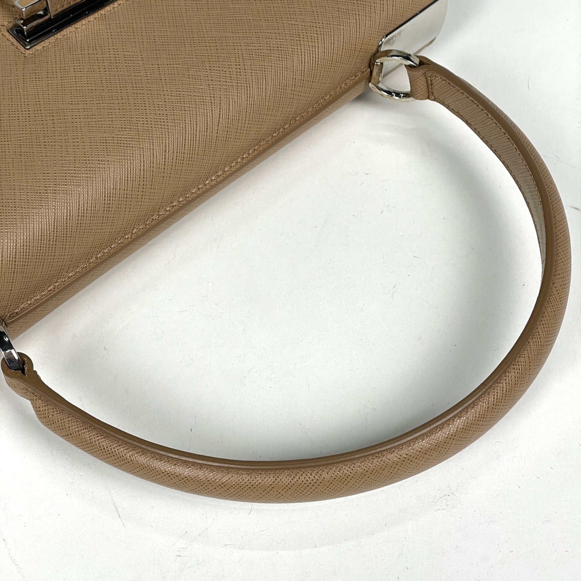 Salvatore Ferragamo Beige Leather Handbag (Pre-Owned)