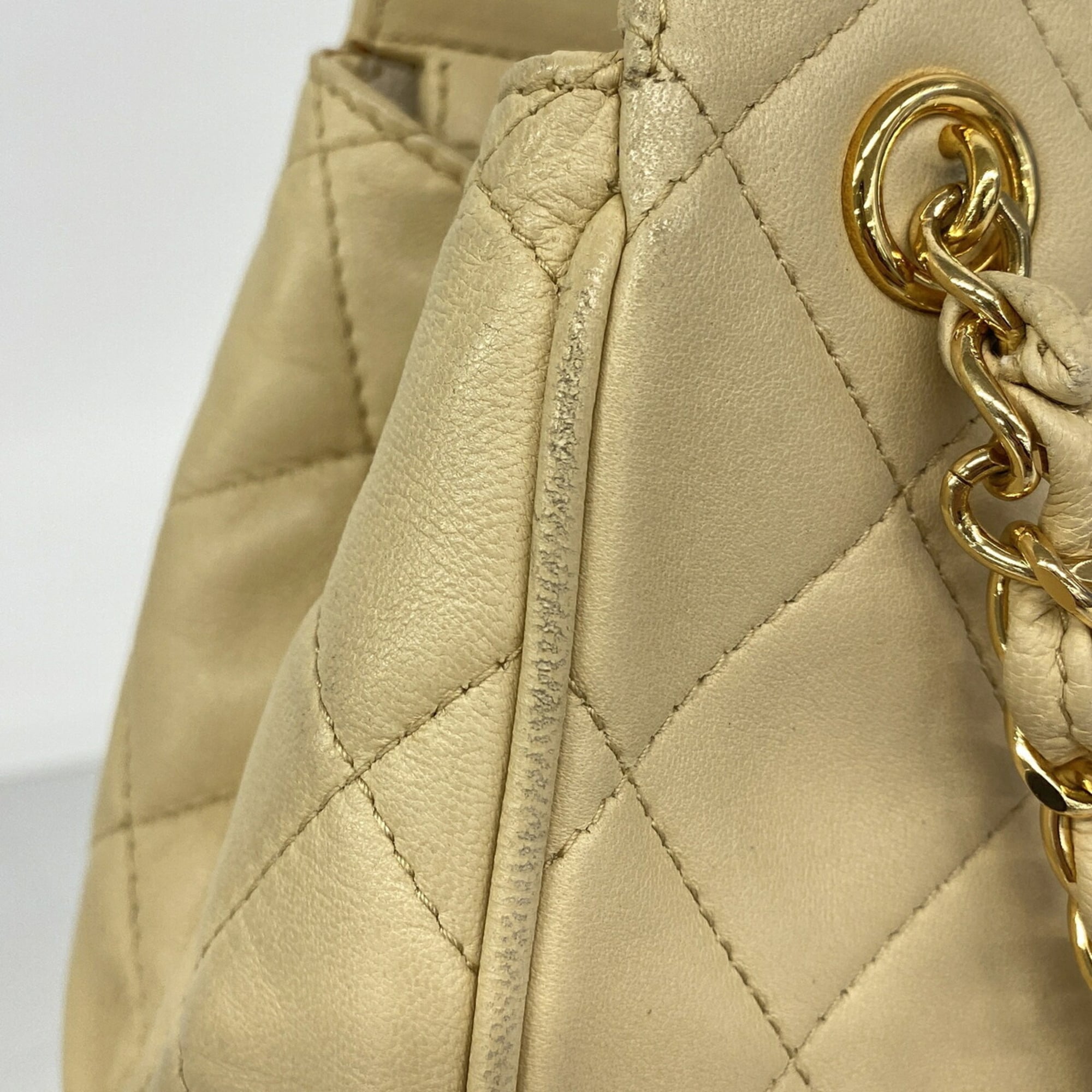 Chanel Beige Leather Shoulder Bag (Pre-Owned)