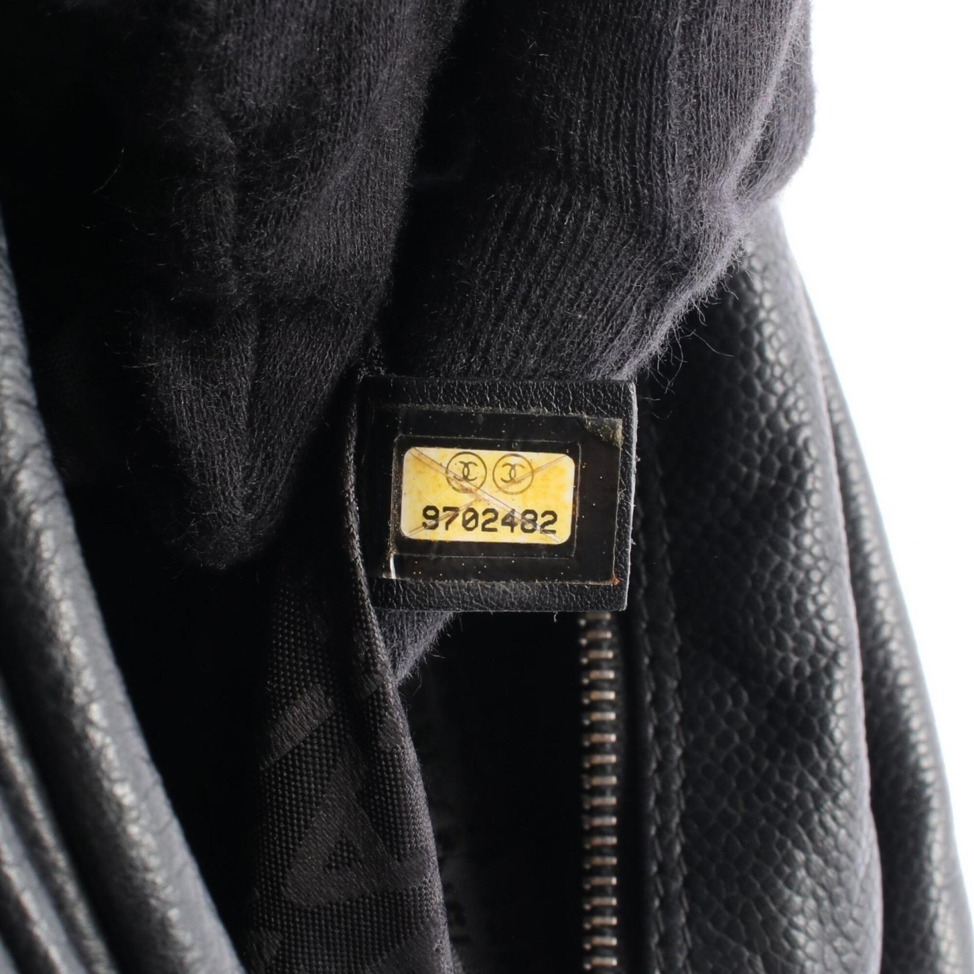 Chanel Black Grained Calfskin Handbag (Pre-Owned)