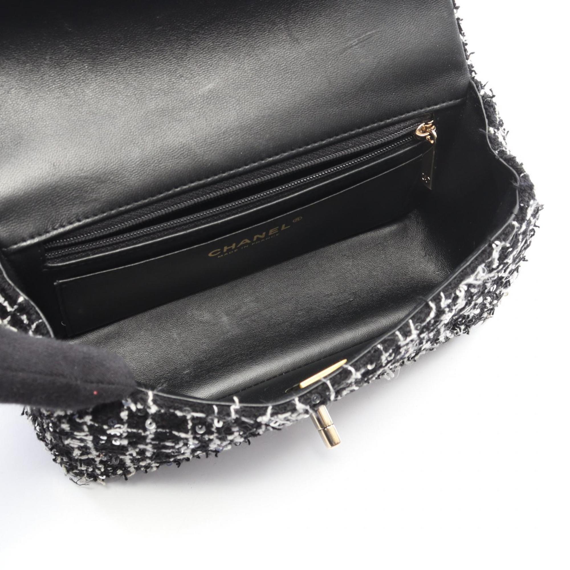 Chanel Black White Fabric Handbag Shoulder Bag (Pre-Owned)