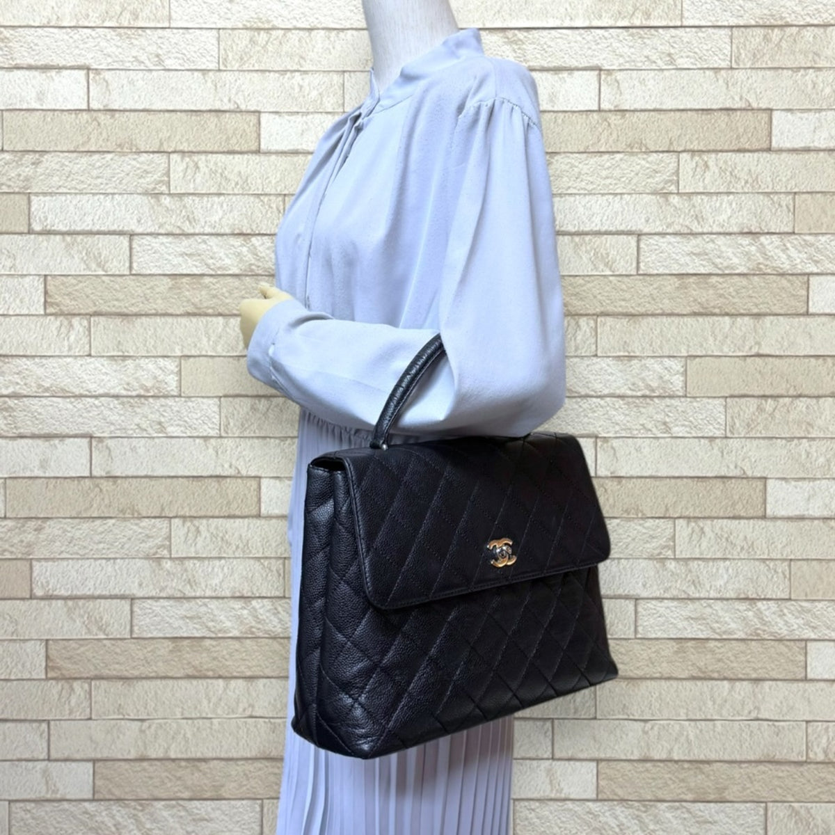 Chanel Matelasse Black Grained Calfskin Handbag (Pre-Owned)