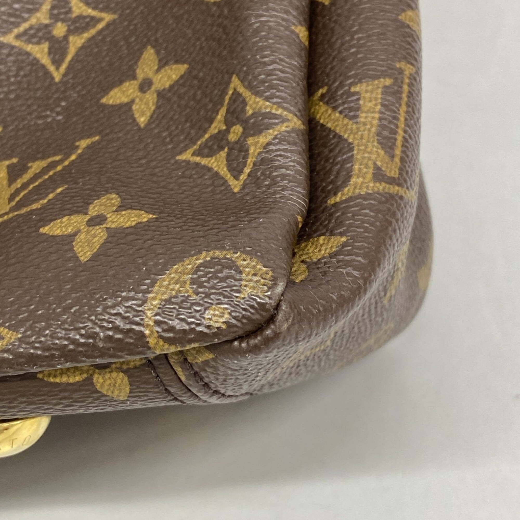 Louis Vuitton Cerise Handbag (Pre-Owned)