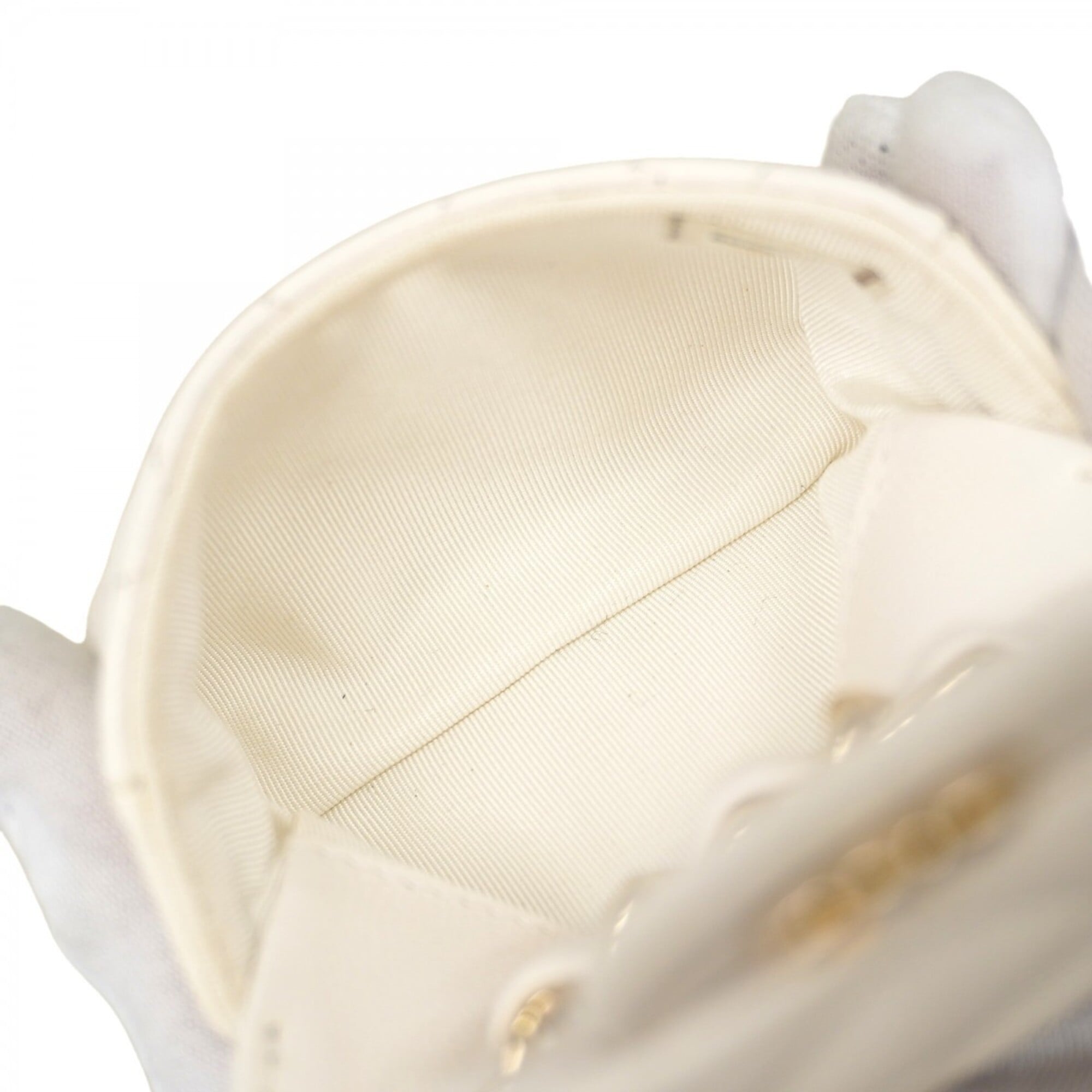Chanel White Grained Calfskin Pochette (Pre-Owned)