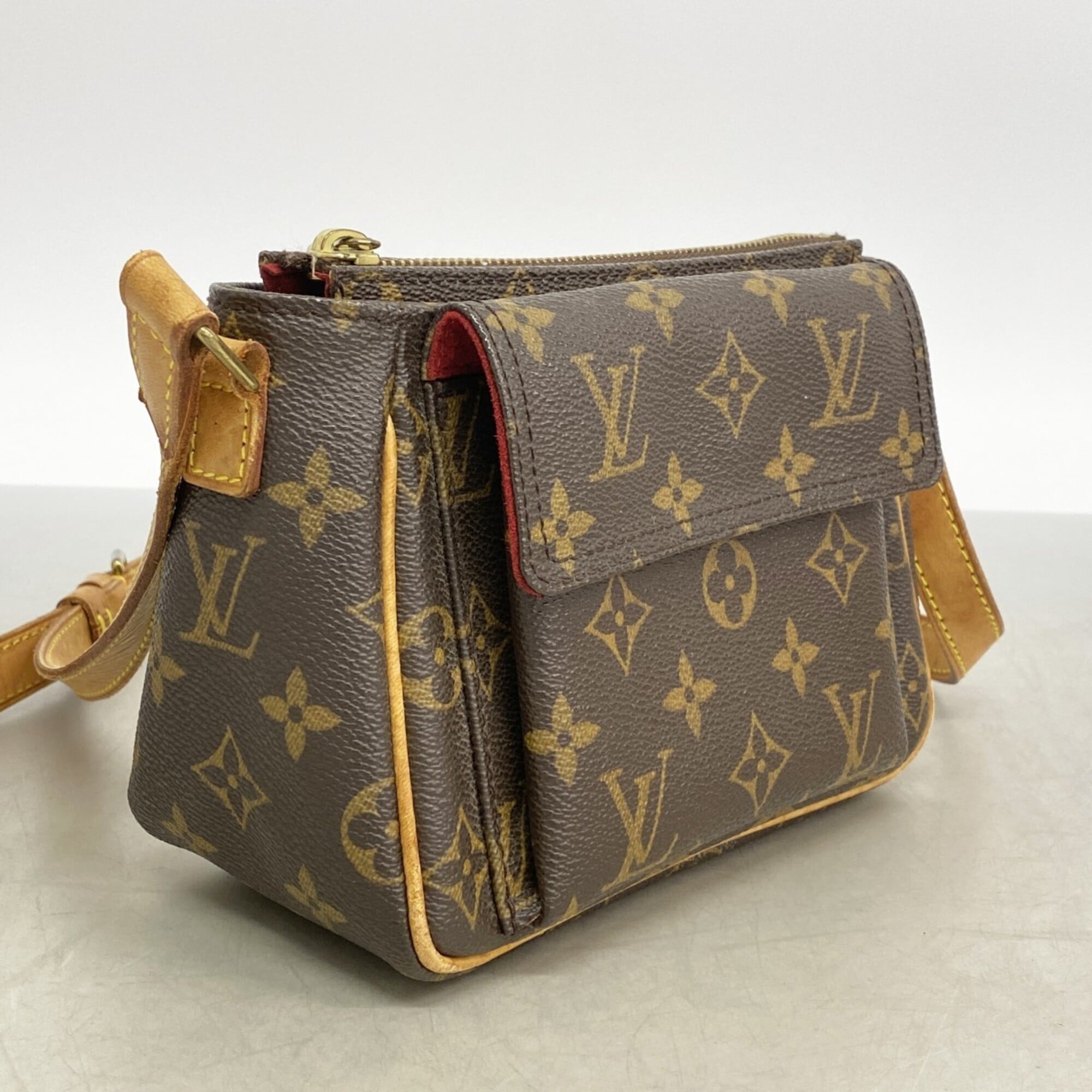 Louis Vuitton Brown Shoulder Bag (Pre-Owned)