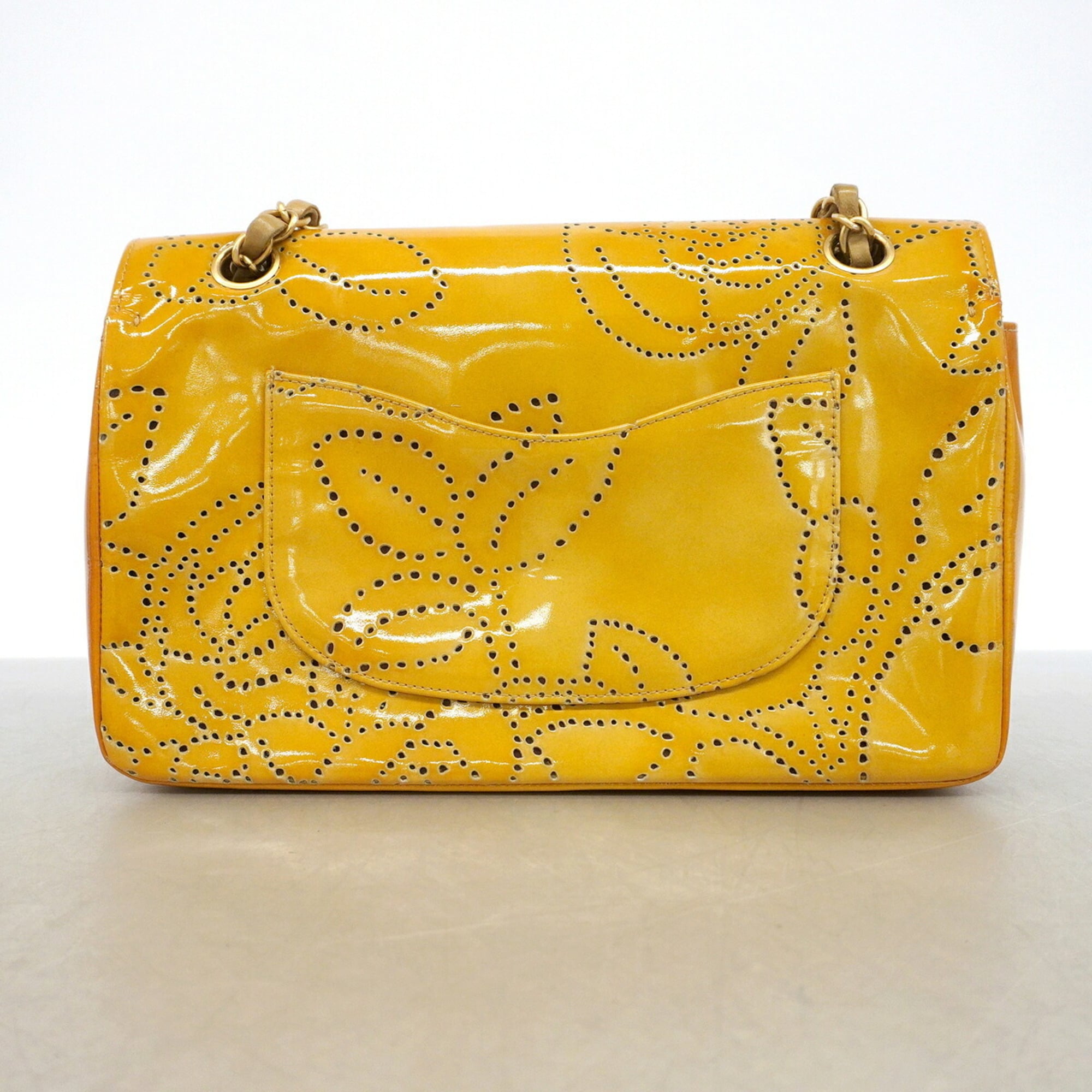 Chanel Yellow Patent Leather Shoulder Bag (Pre-Owned)