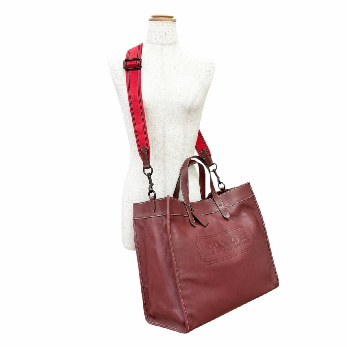 Coach Wine Leather Shoulder Bag (Pre-Owned)