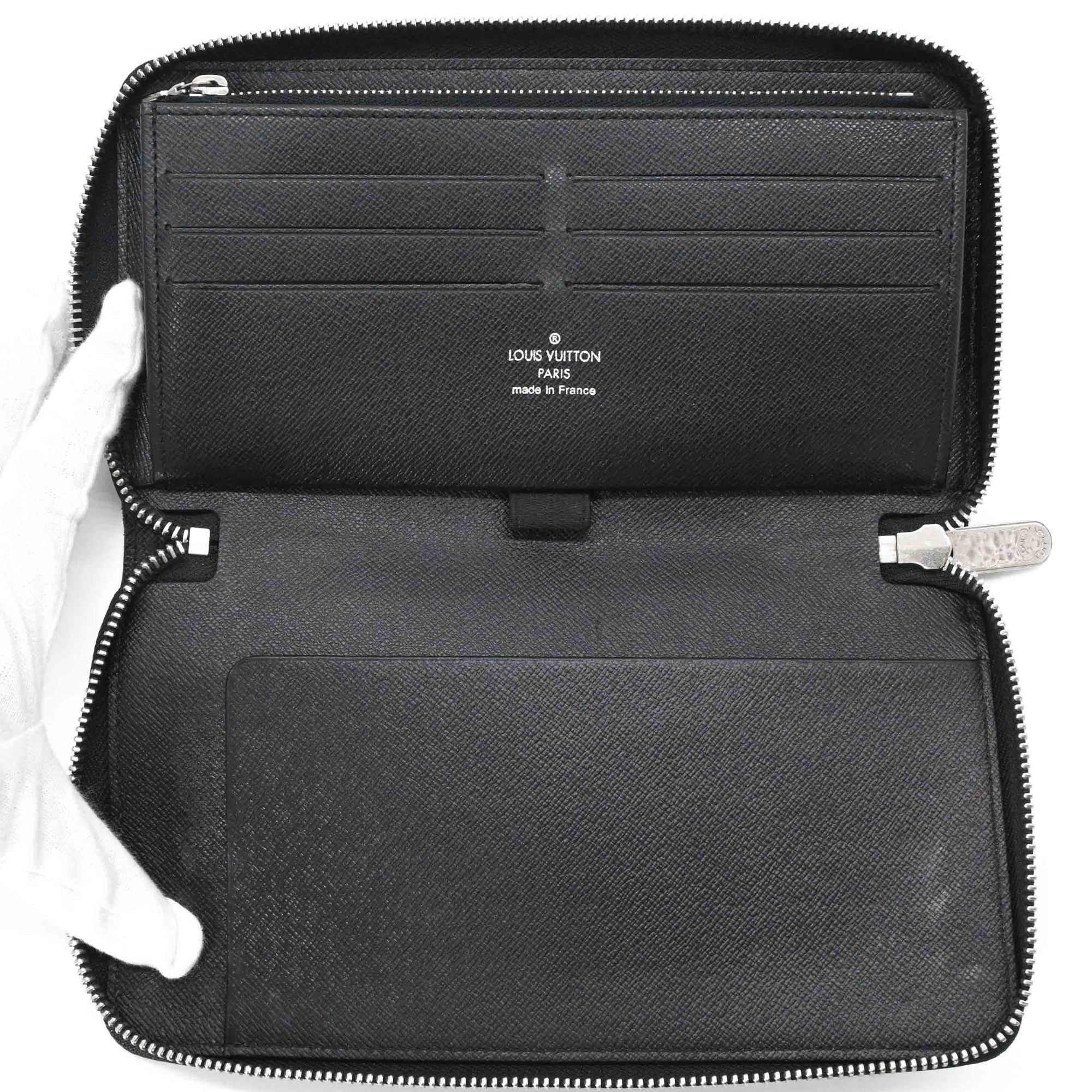 Louis Vuitton Black Epi Leather Long Wallet (Bi-Fold) (Pre-Owned)