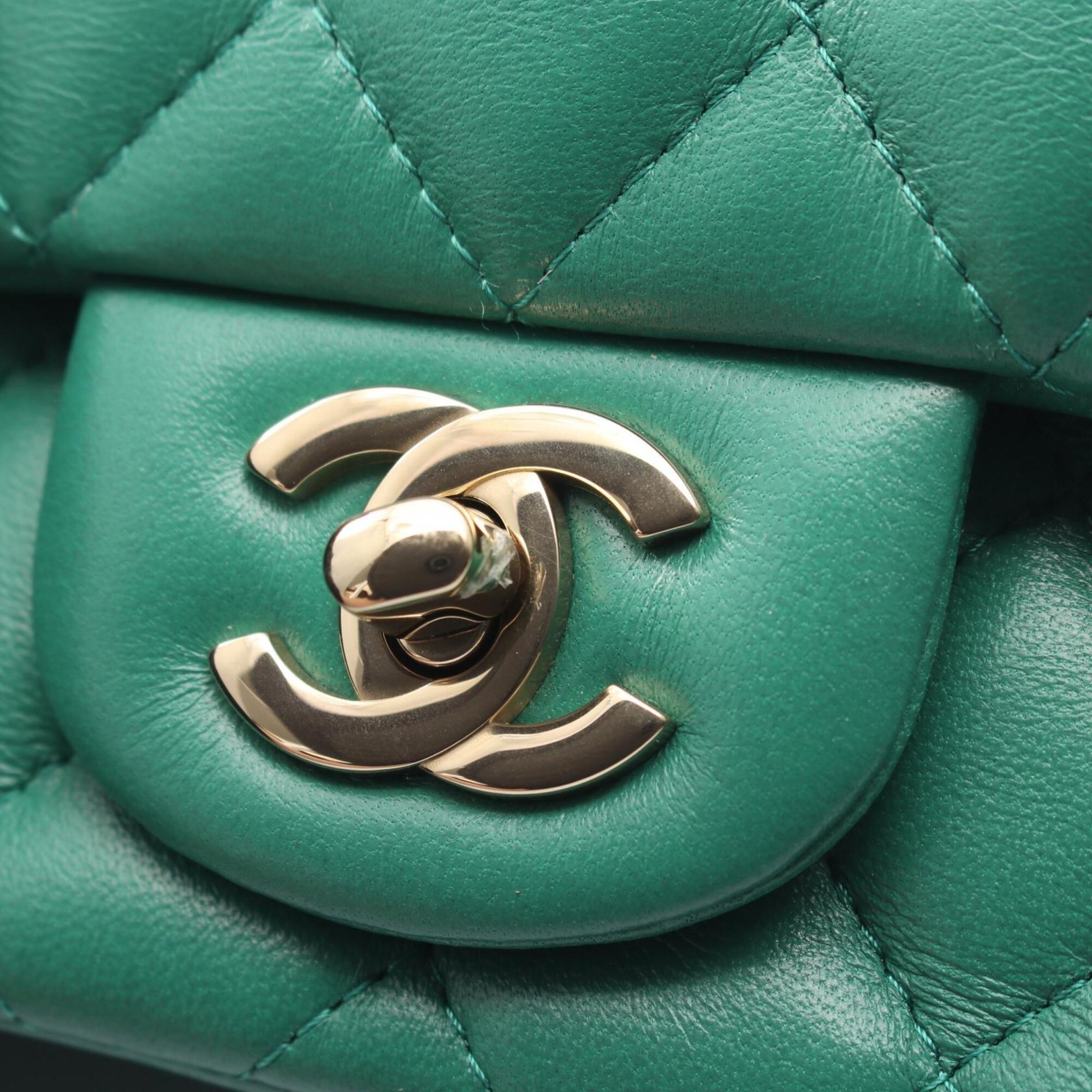 Chanel Green Leather Handbag Shoulder Bag (Pre-Owned)