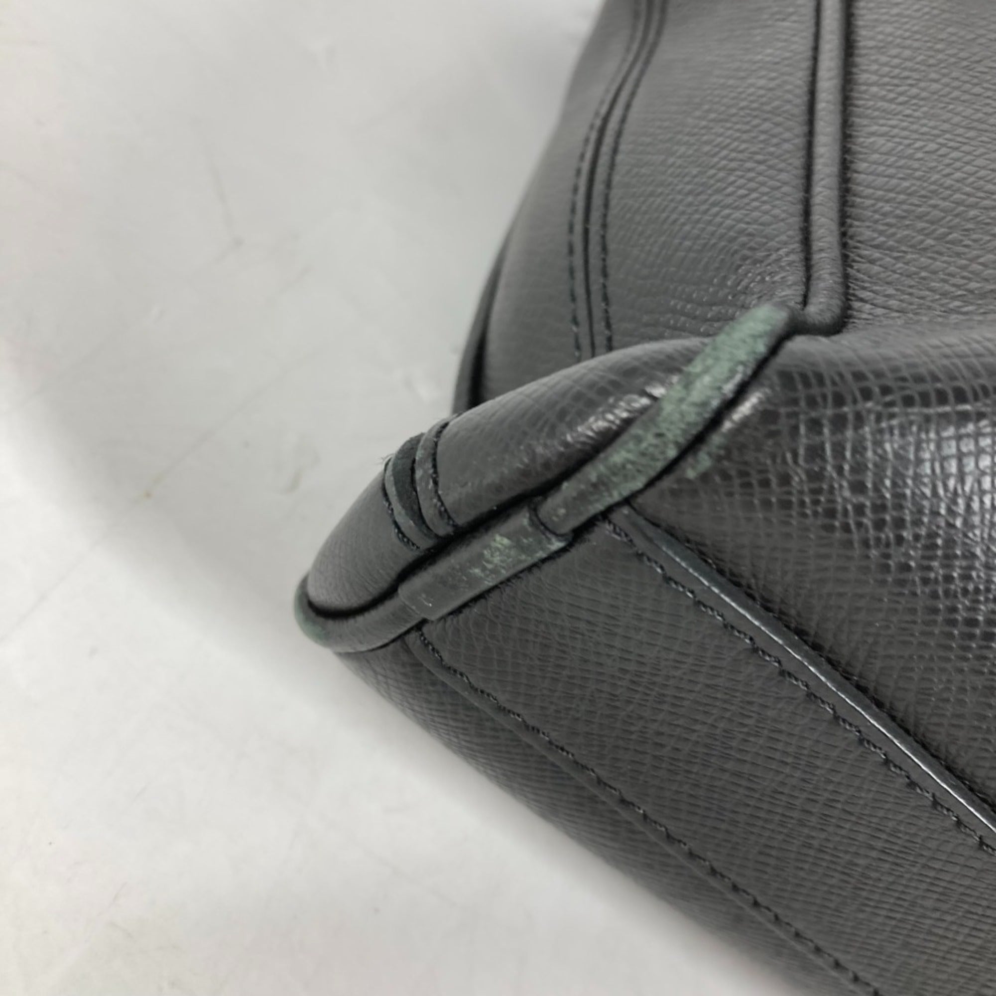 Louis Vuitton Ardoise Black Taiga Leather Briefcase (Pre-Owned)