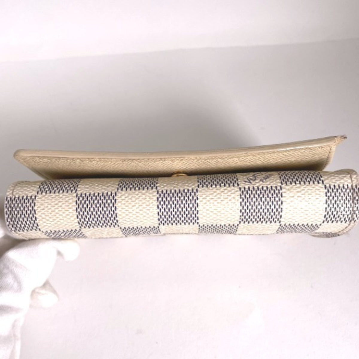 Louis Vuitton Wallet (Bi-Fold) (Pre-Owned)
