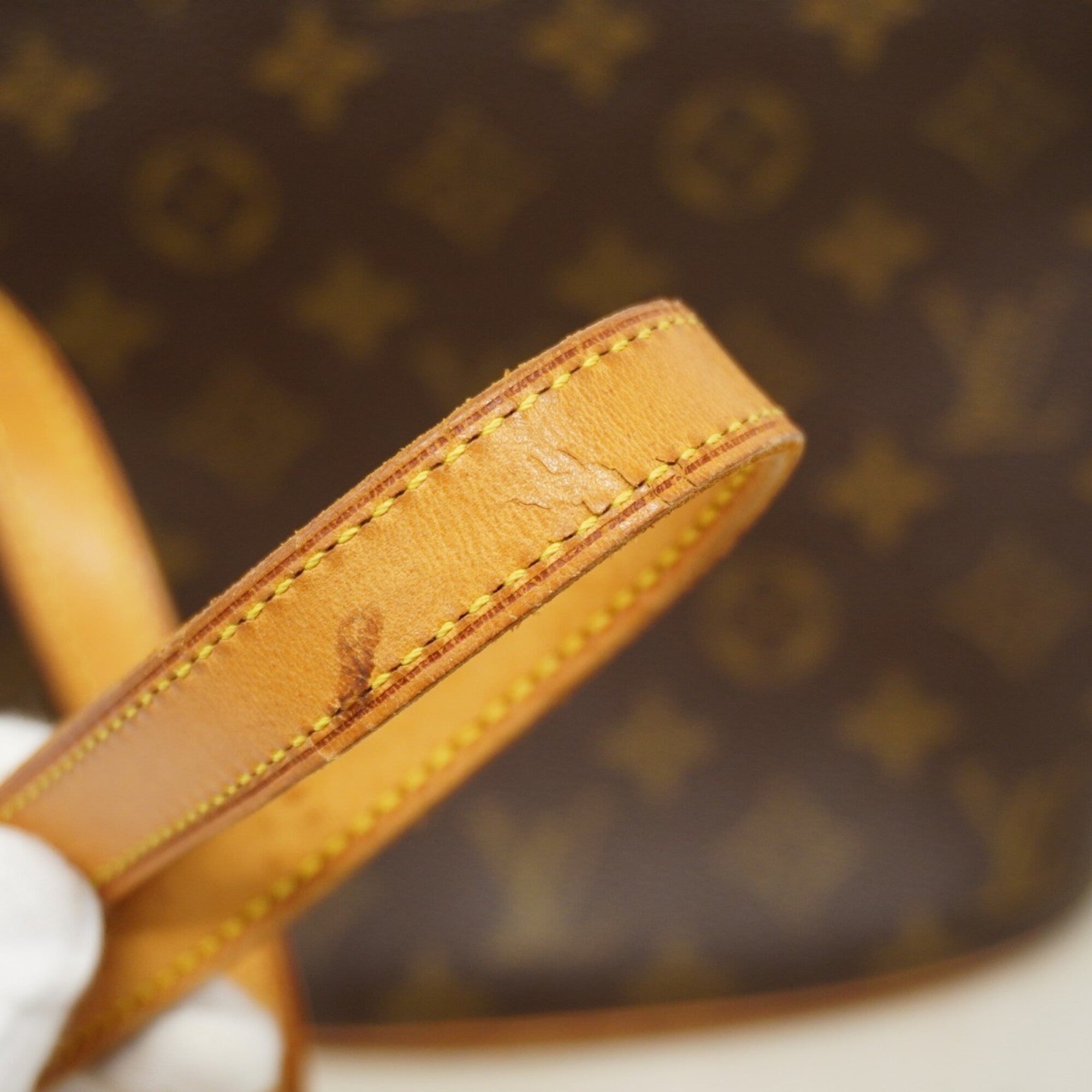 Louis Vuitton Brown Shoulder Bag (Pre-Owned)