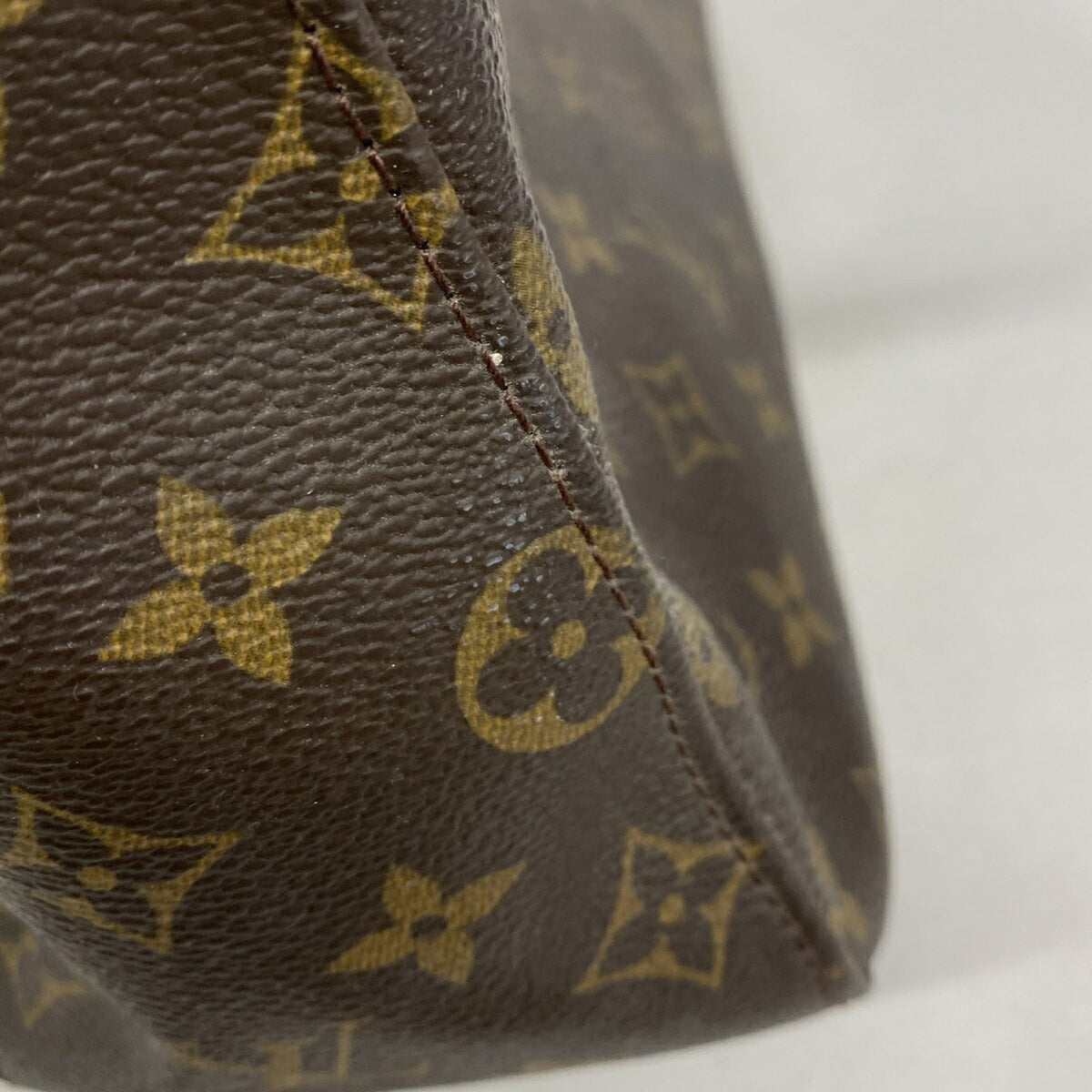 Louis Vuitton Brown Shoulder Bag (Pre-Owned)