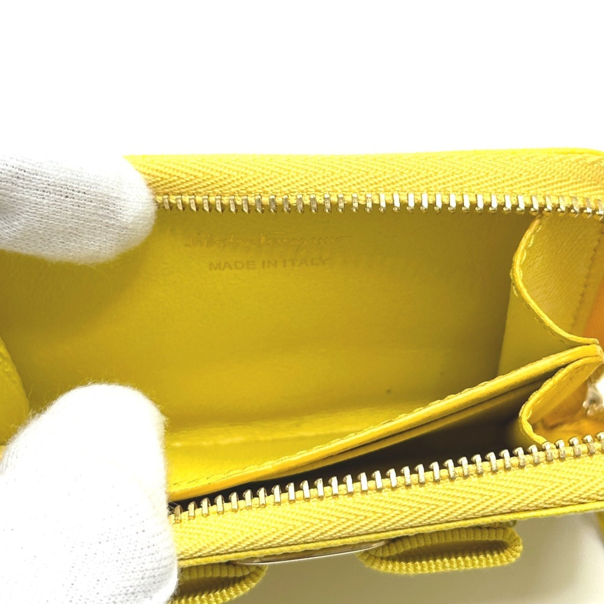 Salvatore Ferragamo Yellow Leather Coin Purse/Coin Case (Pre-Owned)