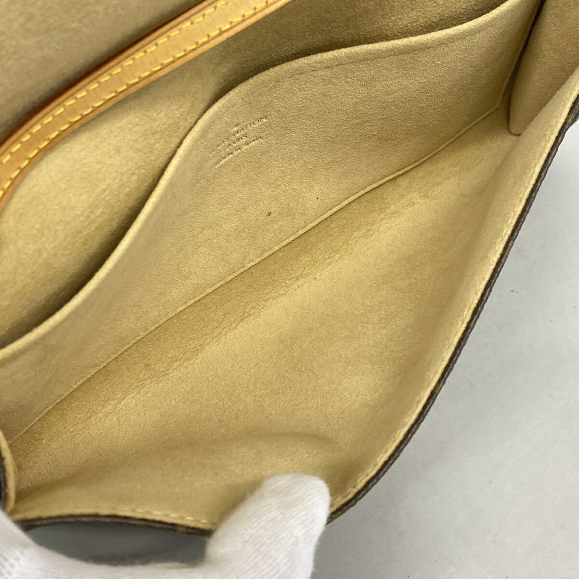Louis Vuitton Brown Shoulder Bag (Pre-Owned)