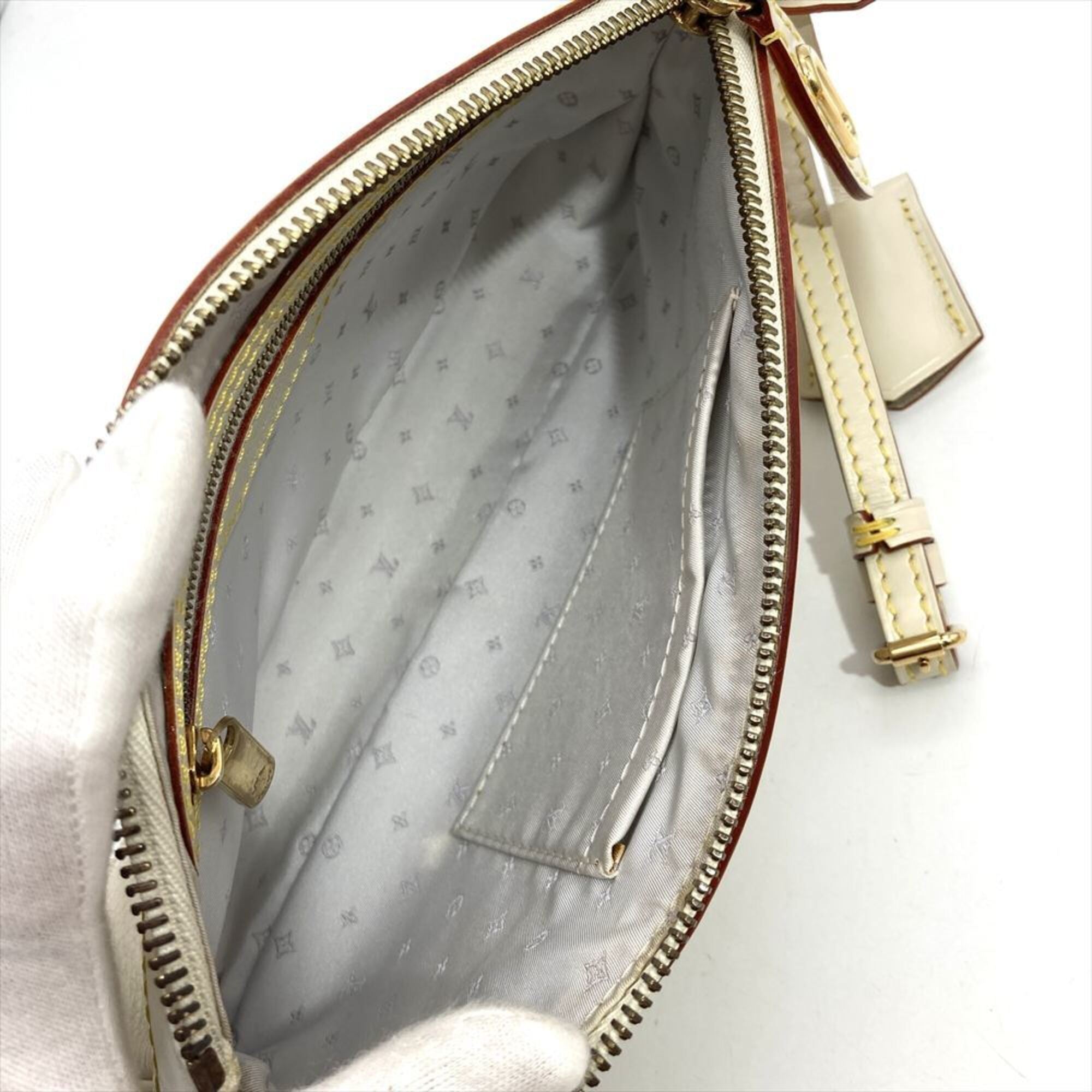 Louis Vuitton Blanc White Suhali Leather Clutch Bag (Pre-Owned)