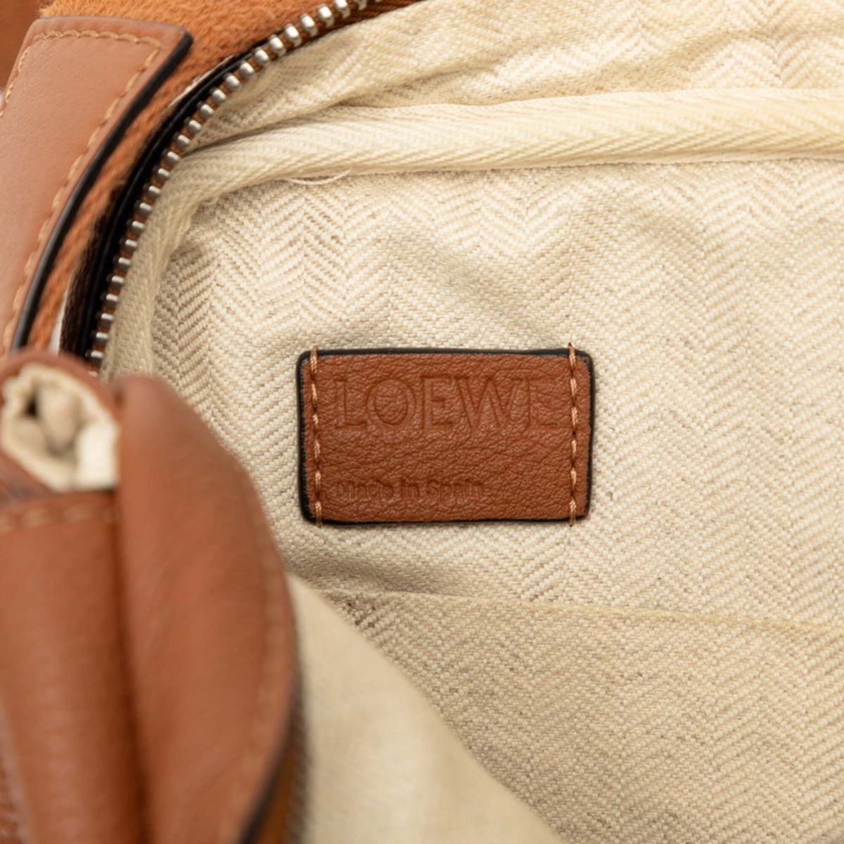 Loewe Brown Leather Messenger Bag Shoulder Bag (Pre-Owned)
