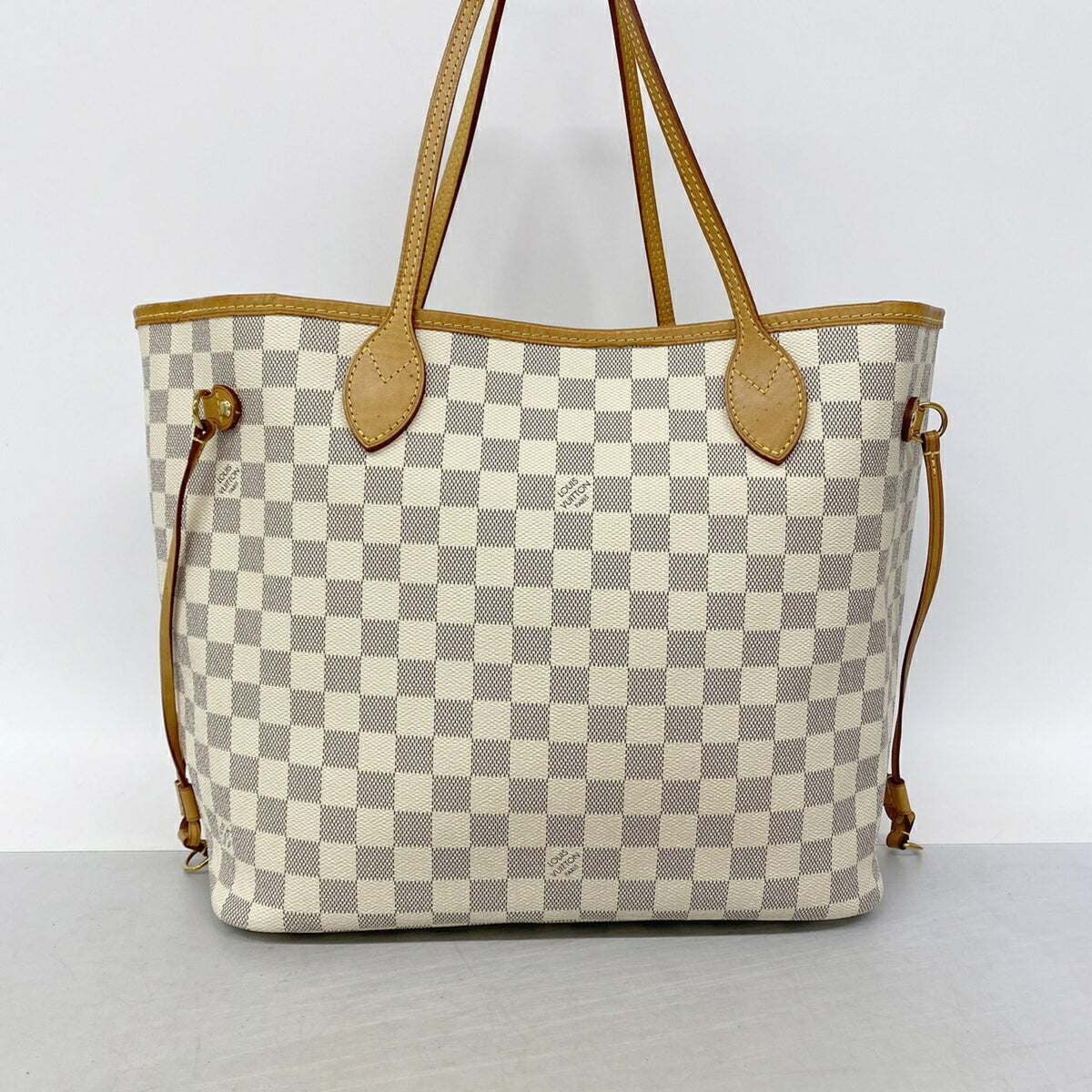 Louis Vuitton White Tote Bag (Pre-Owned)