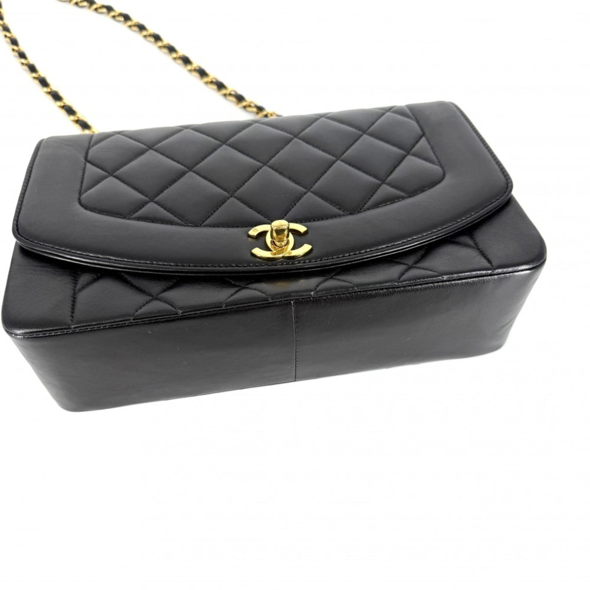Chanel Matelasse Black Leather Shoulder Bag (Pre-Owned)