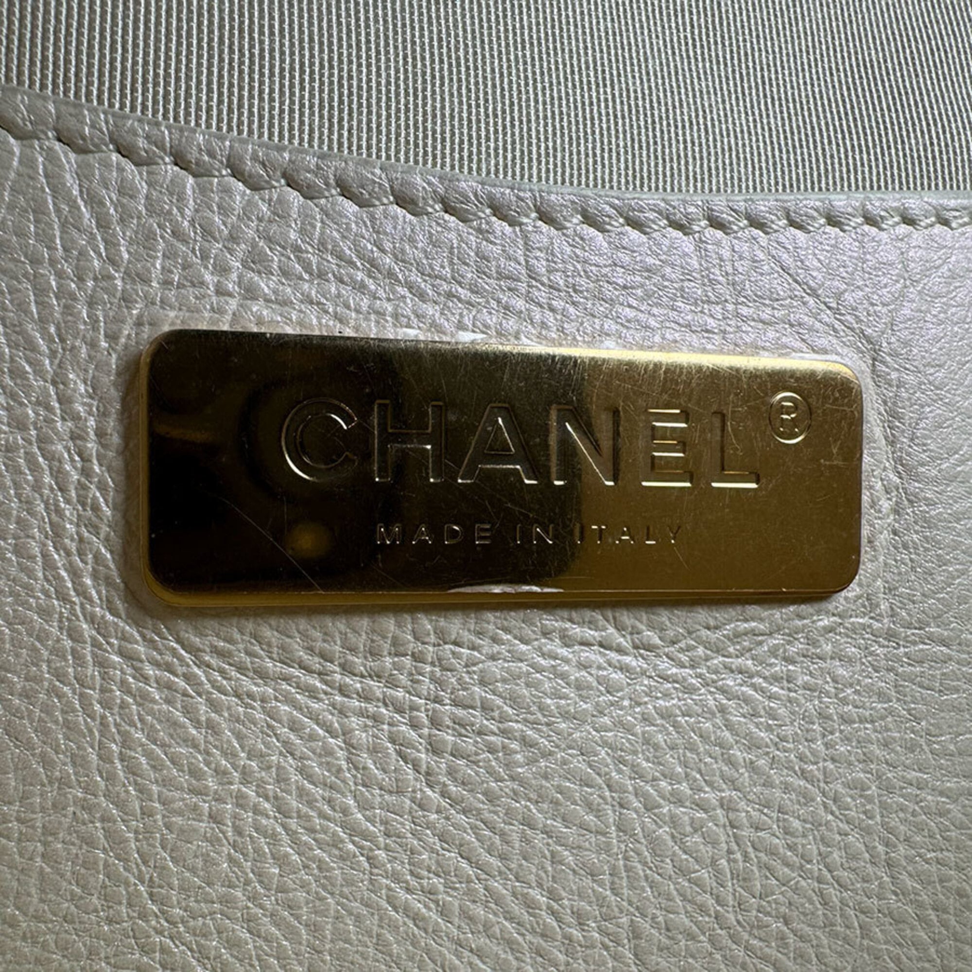 Chanel Ivory Leather Fanny Pack Shoulder Bag (Pre-Owned)