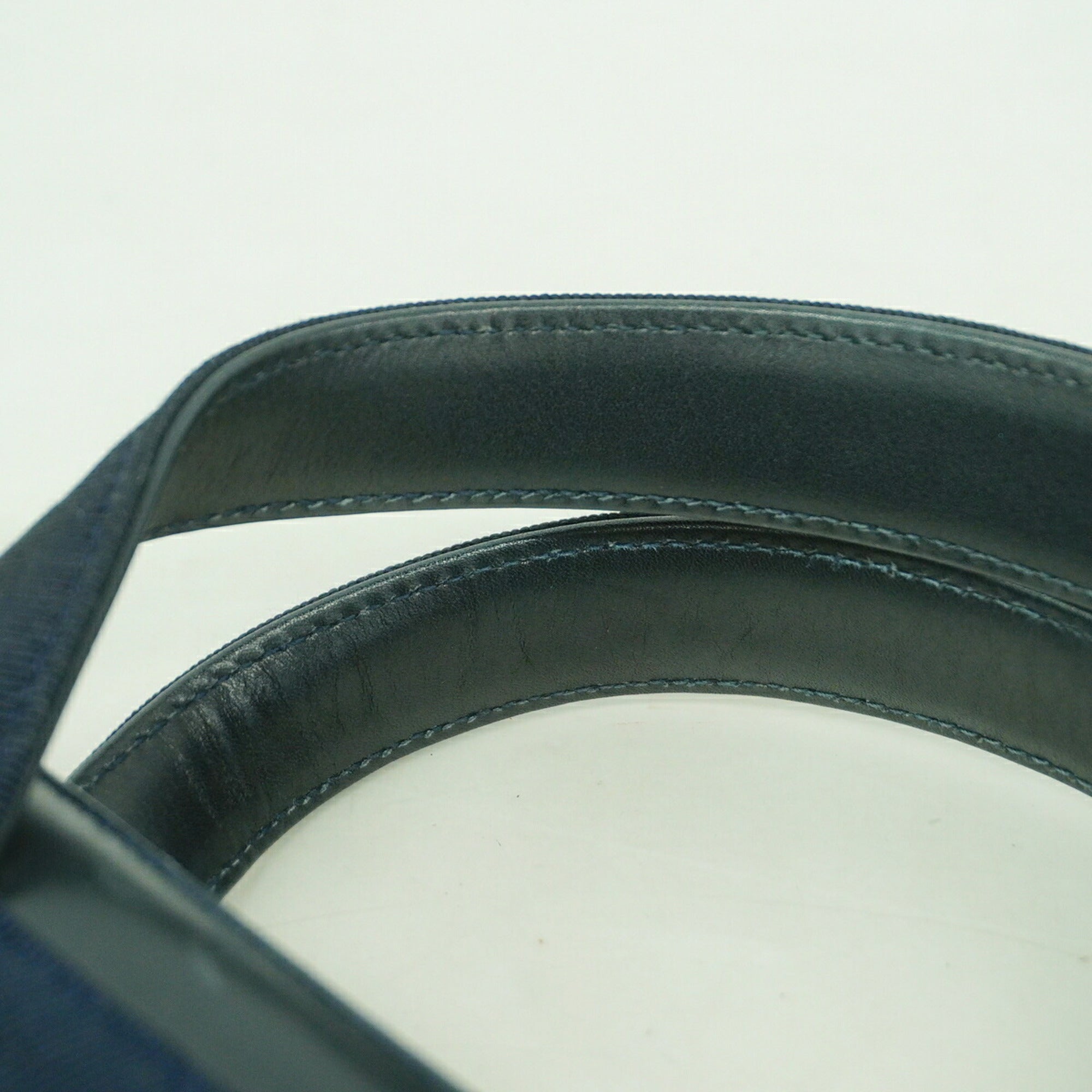 Salvatore Ferragamo Navy Leather Handbag (Pre-Owned)