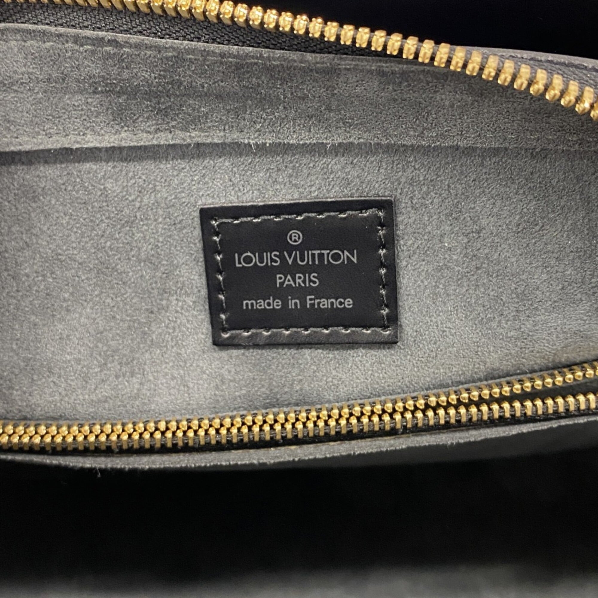 Louis Vuitton Noir Handbag (Pre-Owned)