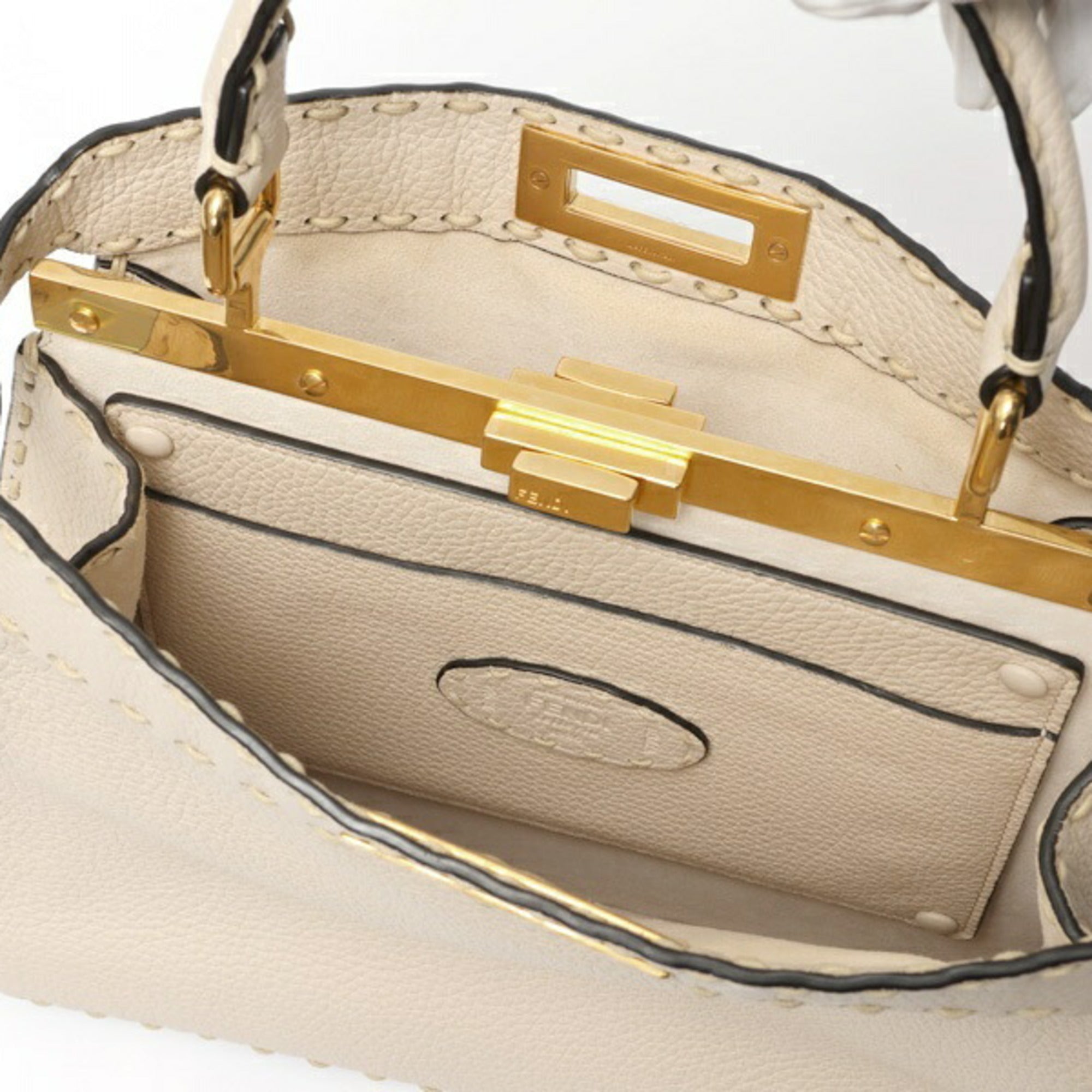 Fendi Ivory Leather Handbag Shoulder Bag (Pre-Owned)