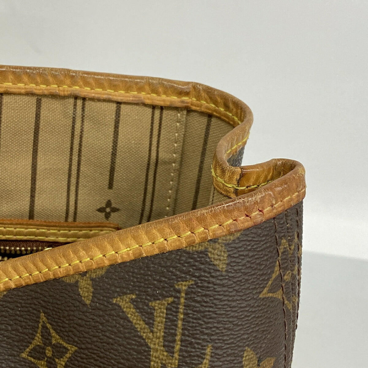 Louis Vuitton Brown Tote Bag (Pre-Owned)