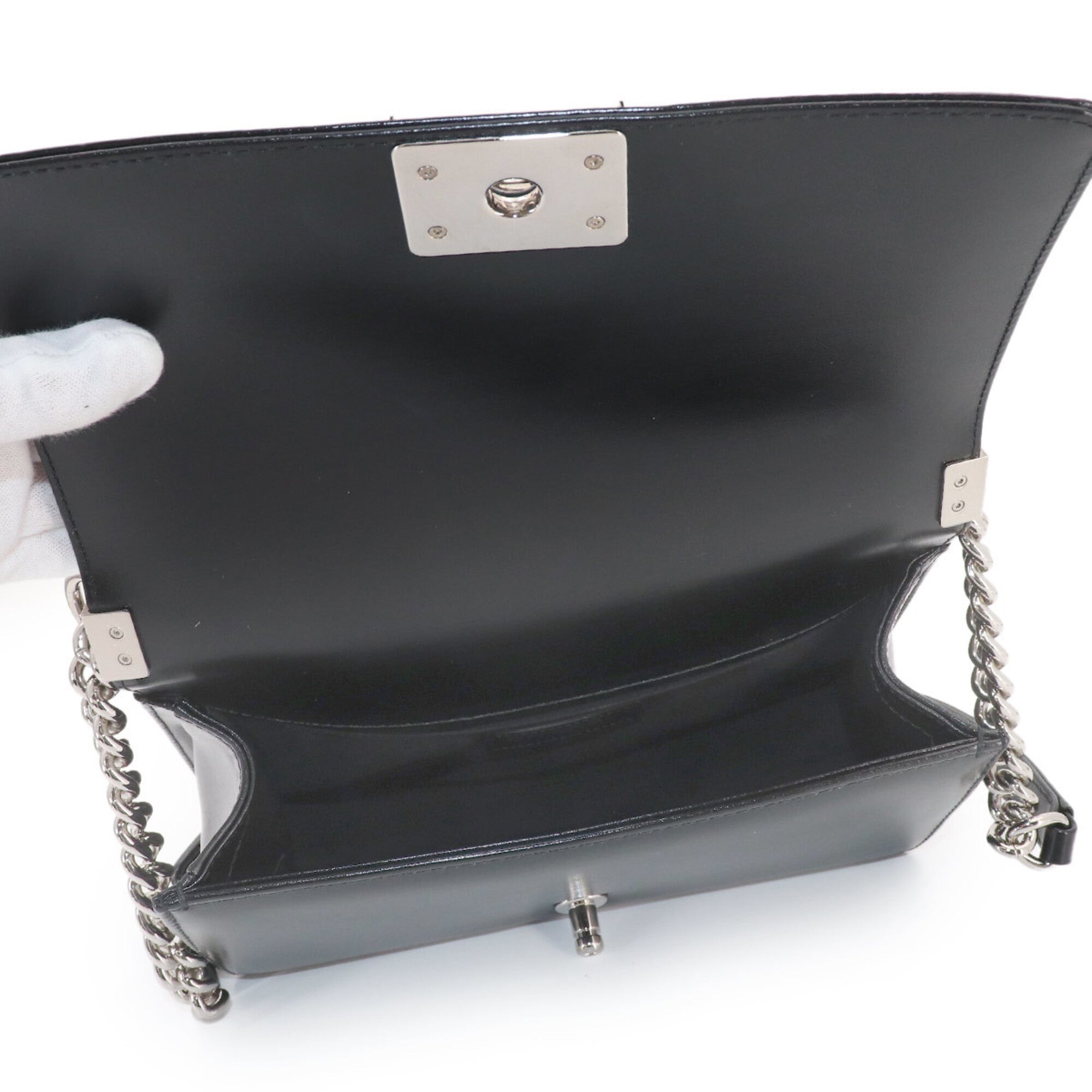 Chanel Black Leather Handbag Shoulder Bag (Pre-Owned)