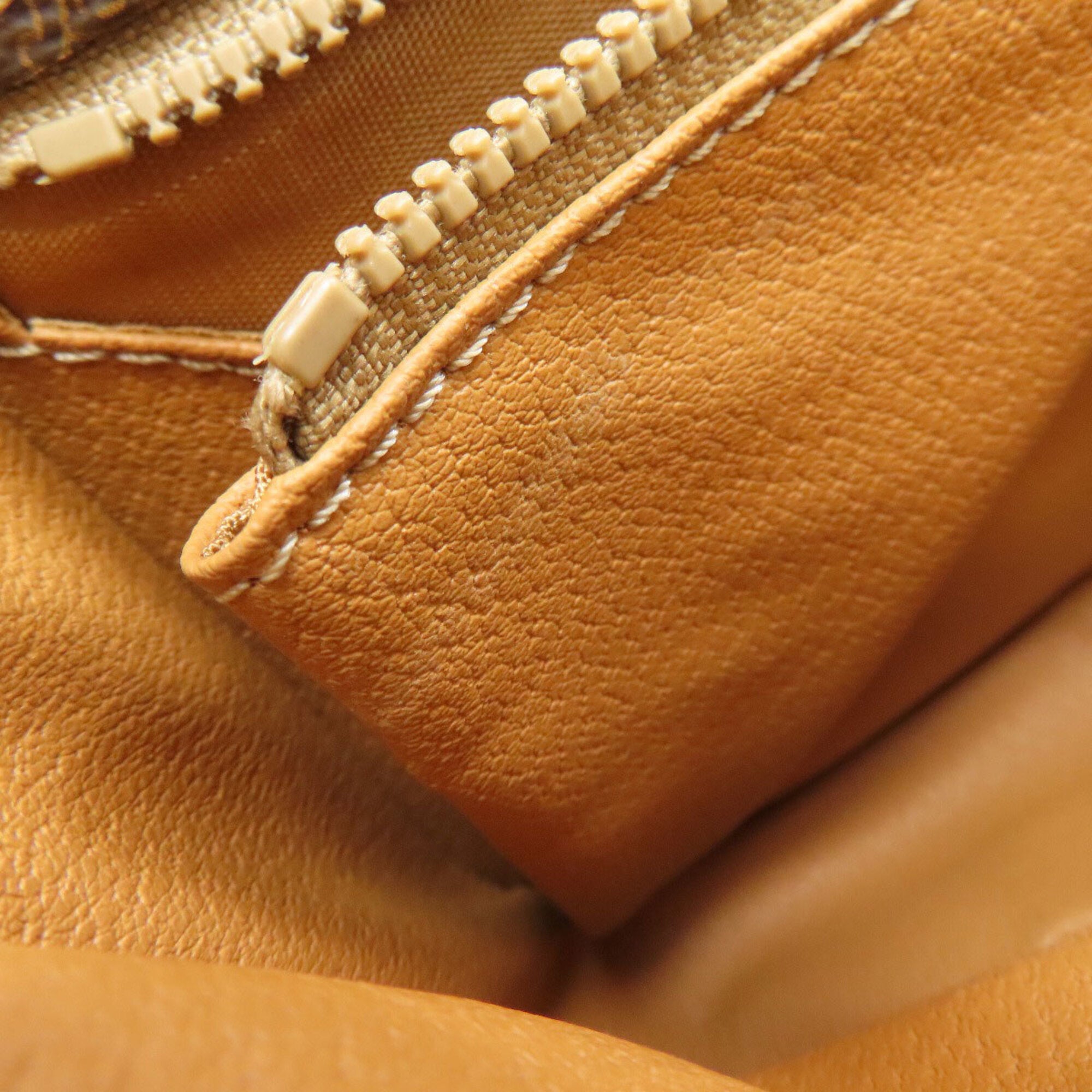 Celine Brown Leather Shoulder Bag (Pre-Owned)