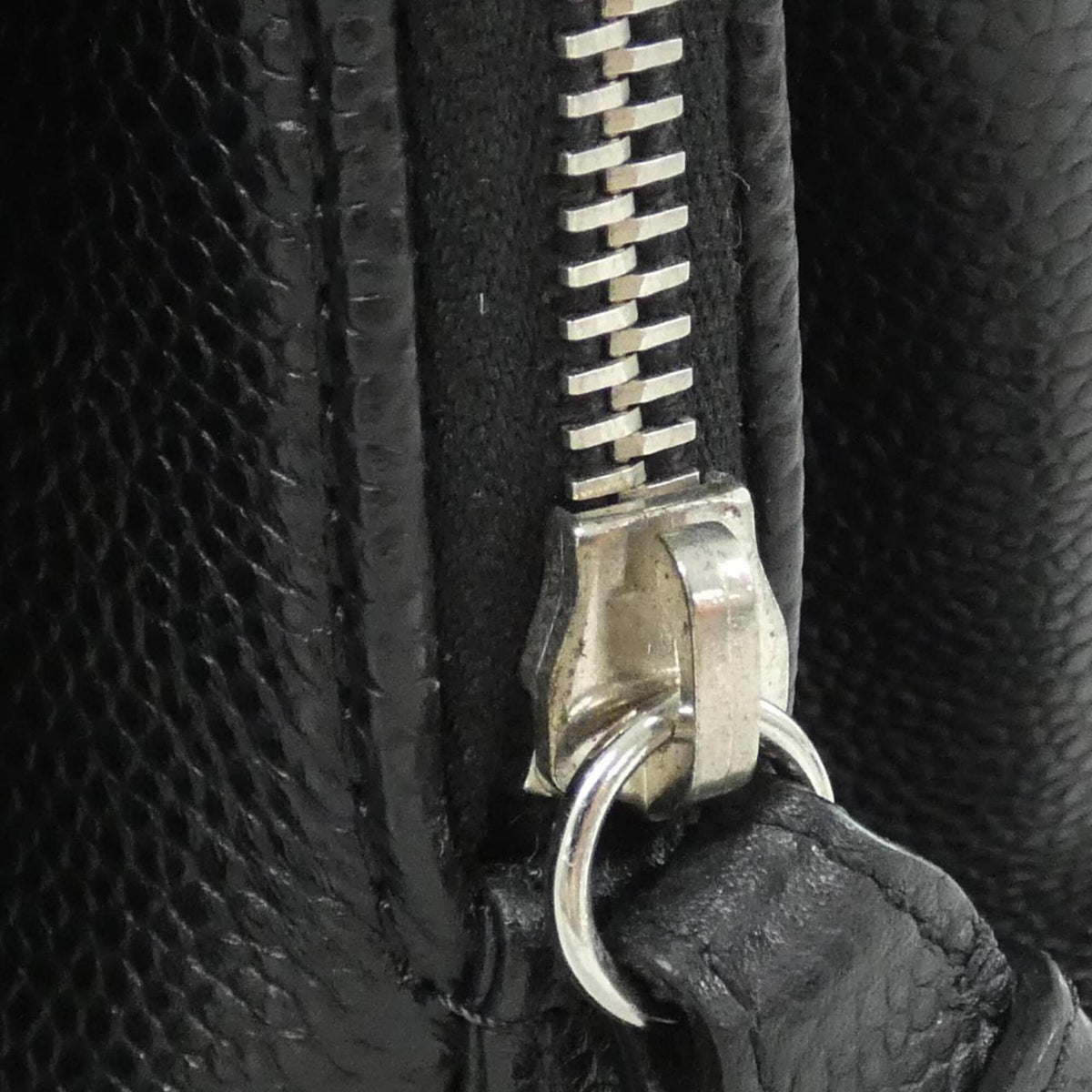 Chanel Black Grained Calfskin Shoulder Bag (Pre-Owned)