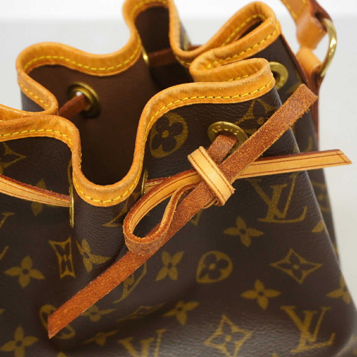 Louis Vuitton Brown Handbag (Pre-Owned)