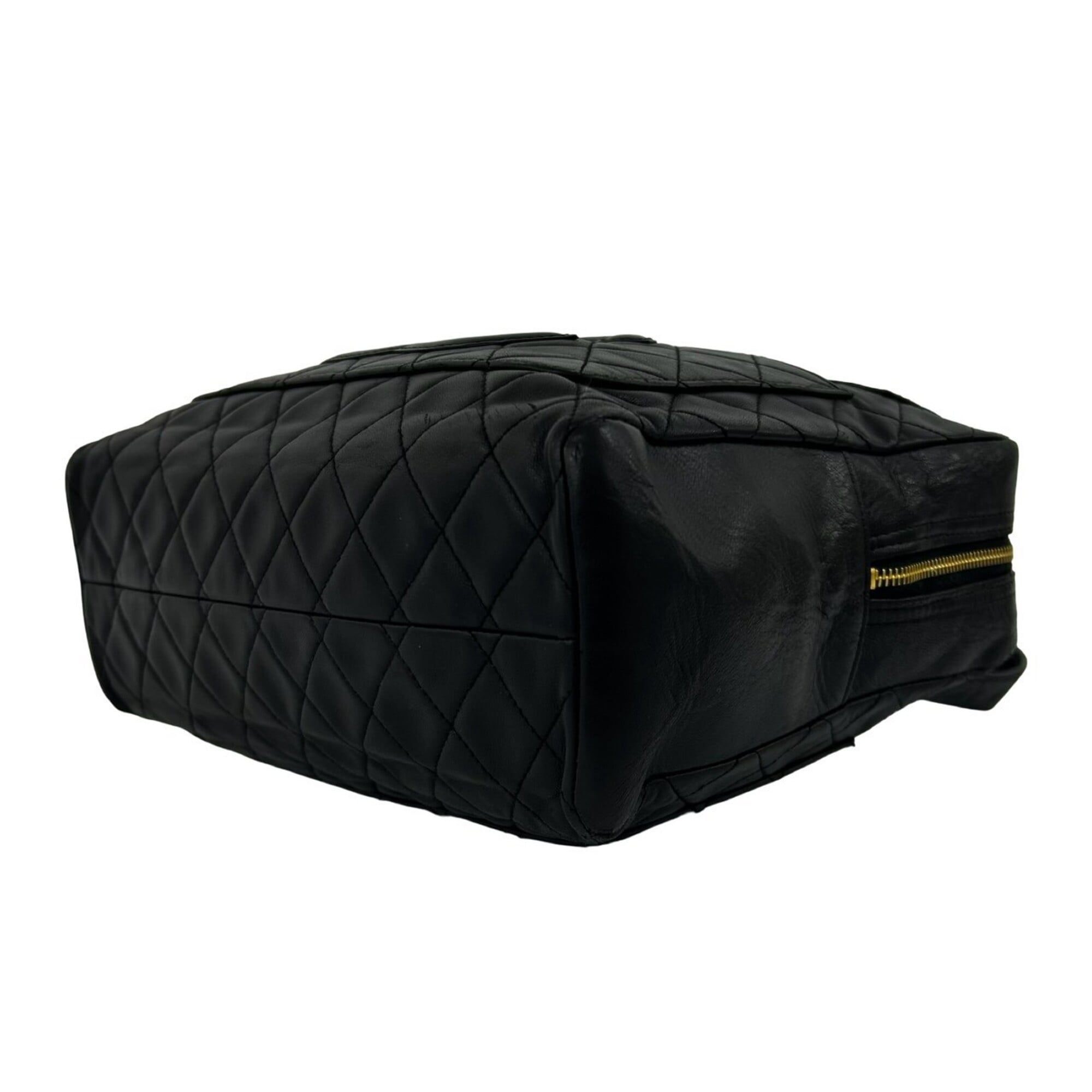 Chanel Black Leather Handbag (Pre-Owned)