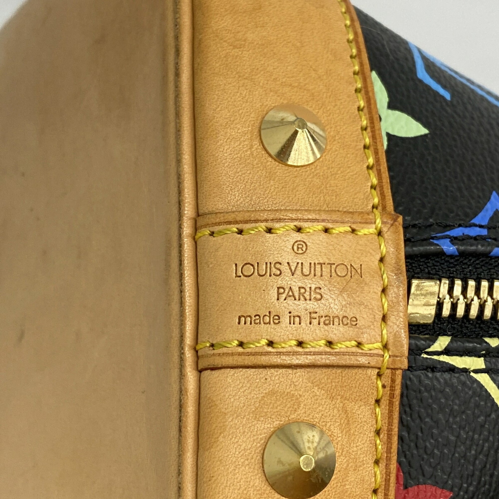 Louis Vuitton Noir Handbag (Pre-Owned)