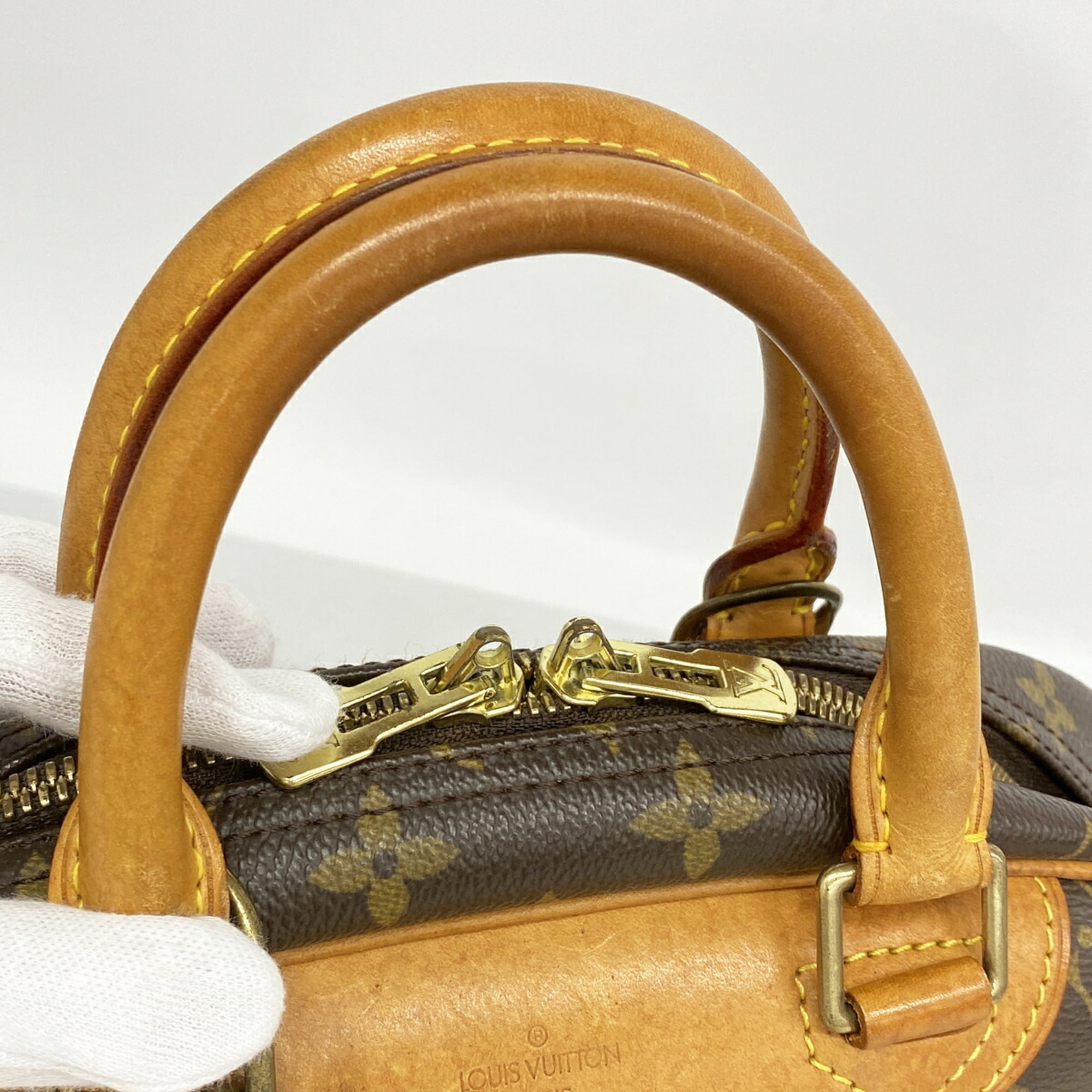 Louis Vuitton Brown Handbag (Pre-Owned)