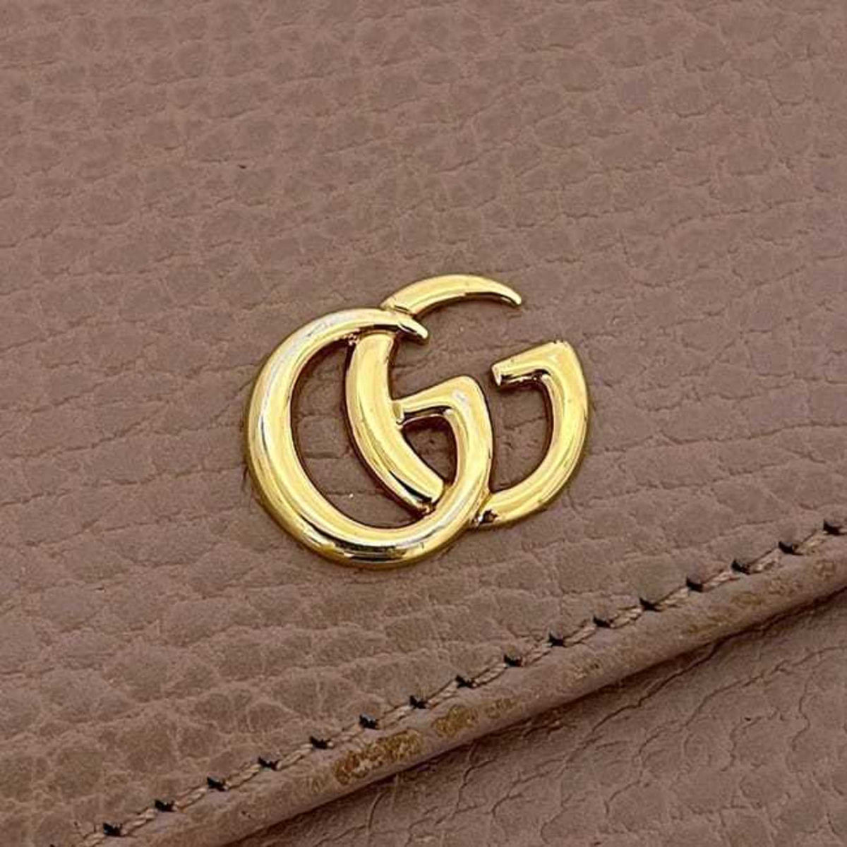 Gucci Pink Beige Leather Long Wallet (Bi-Fold) (Pre-Owned)