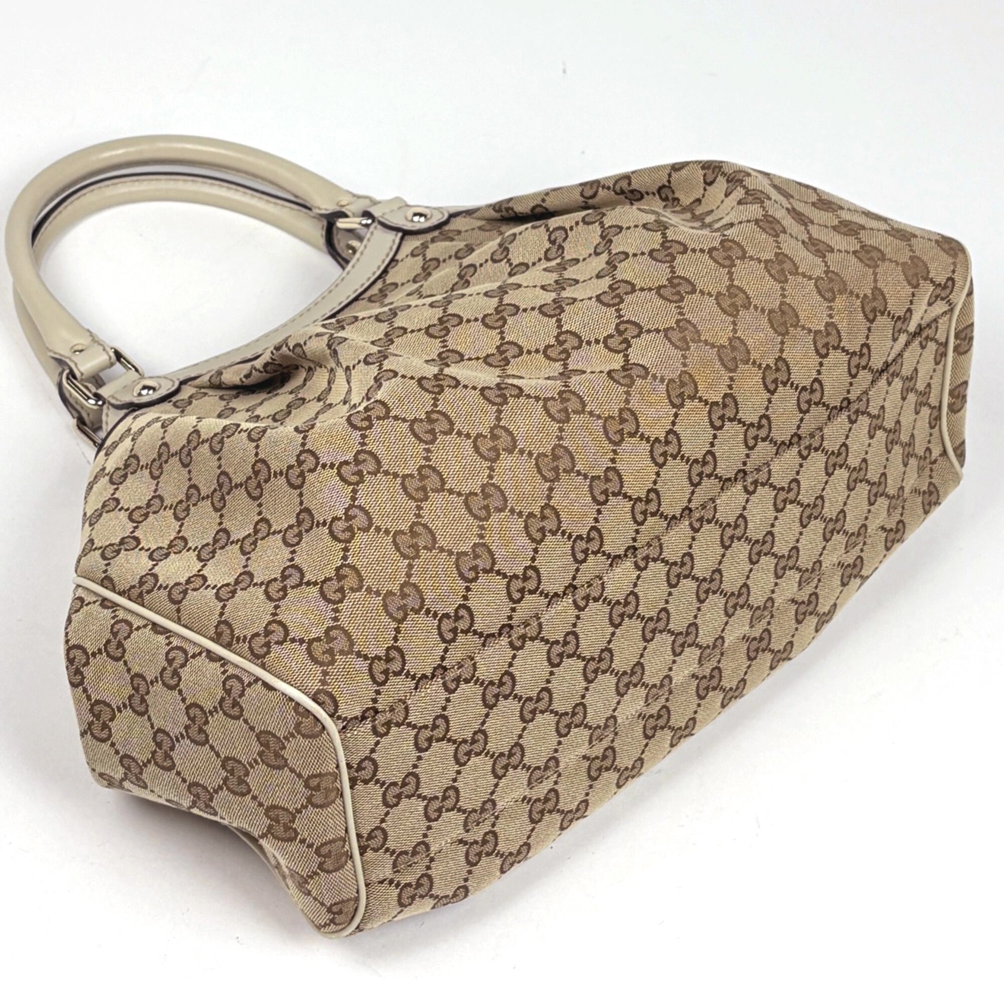 Gucci Beige Ivory Gg Canvas Leather Handbag (Pre-Owned)