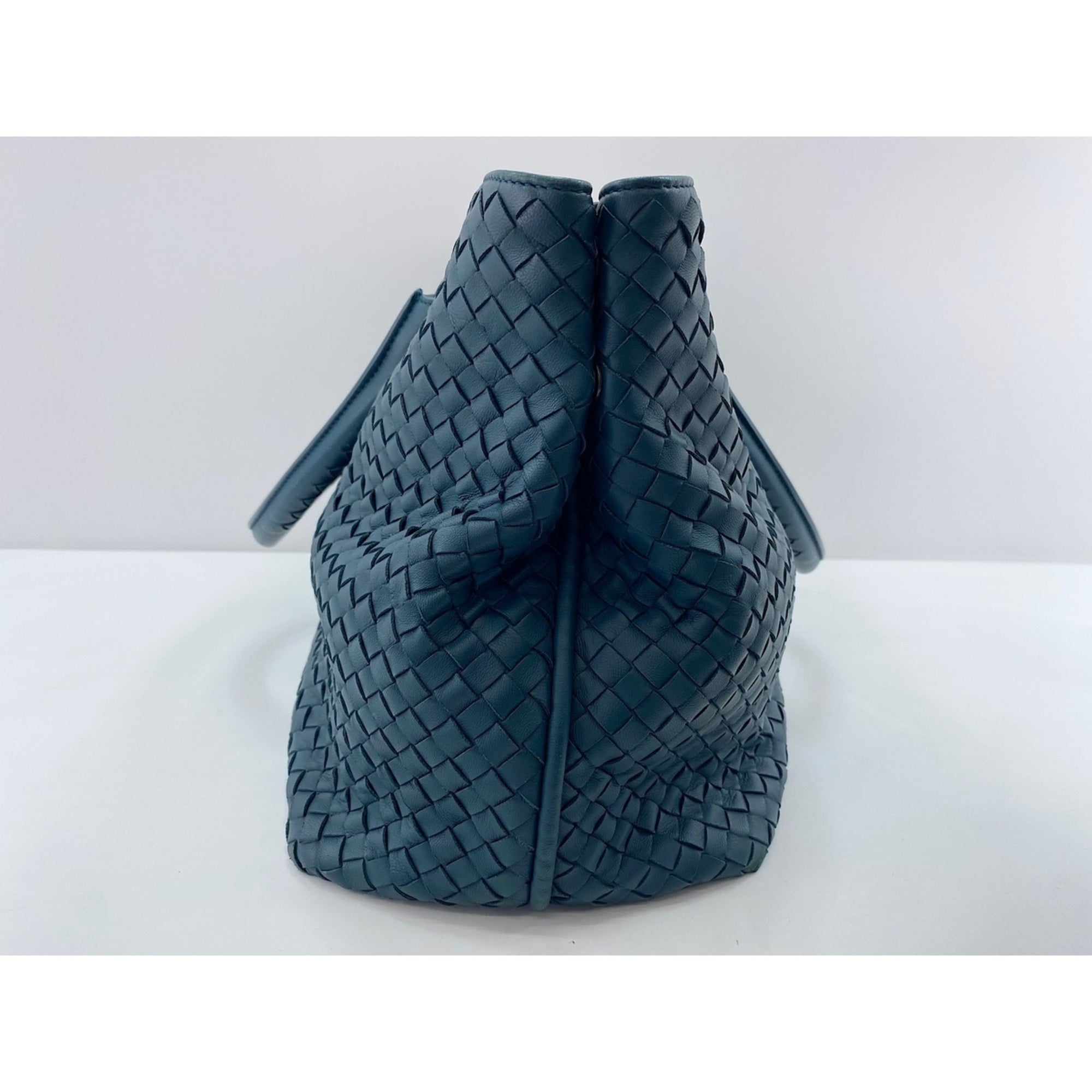 Bottega Veneta Green Handbag (Pre-Owned)