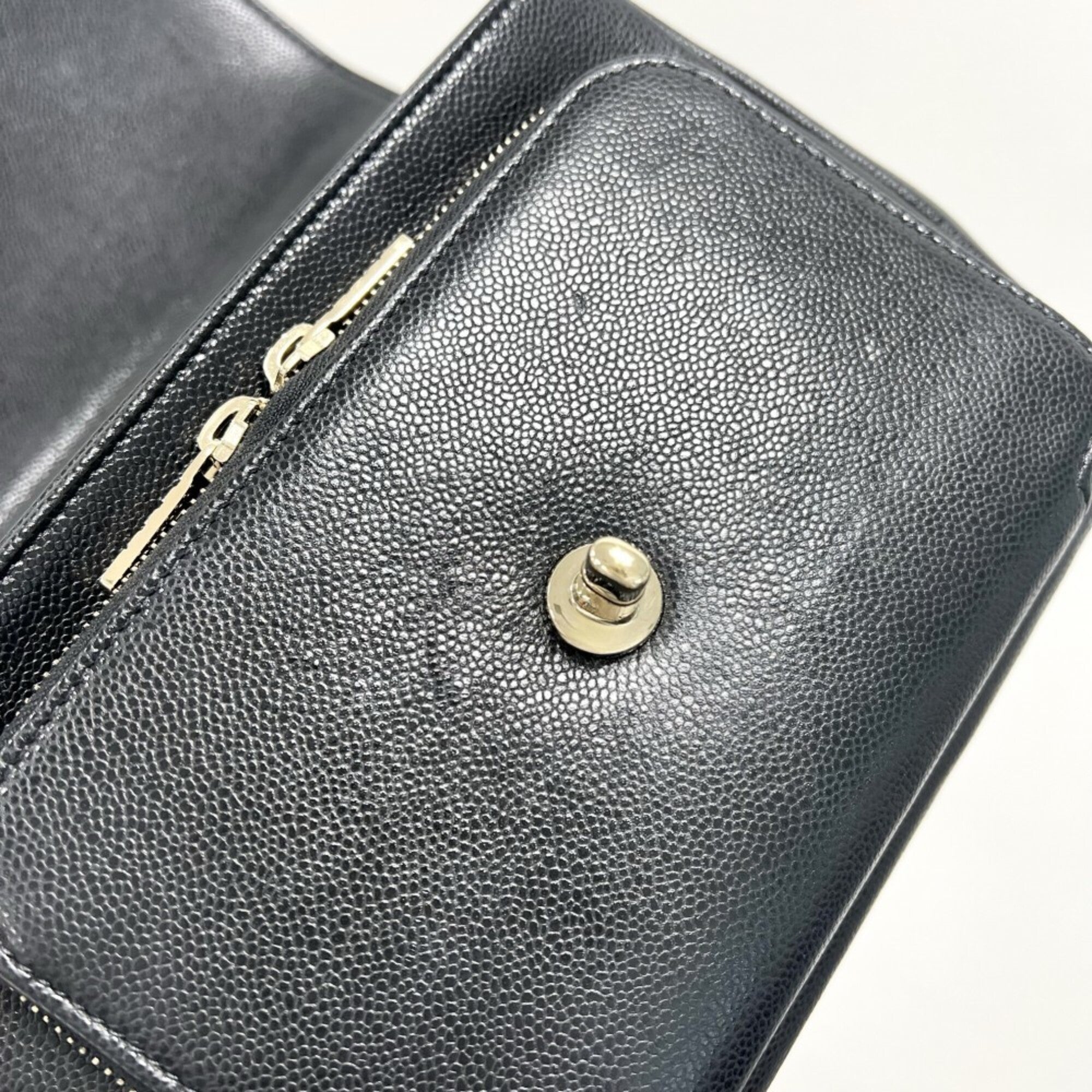 Chanel Black White Grained Calfskin Handbag Shoulder Bag (Pre-Owned)
