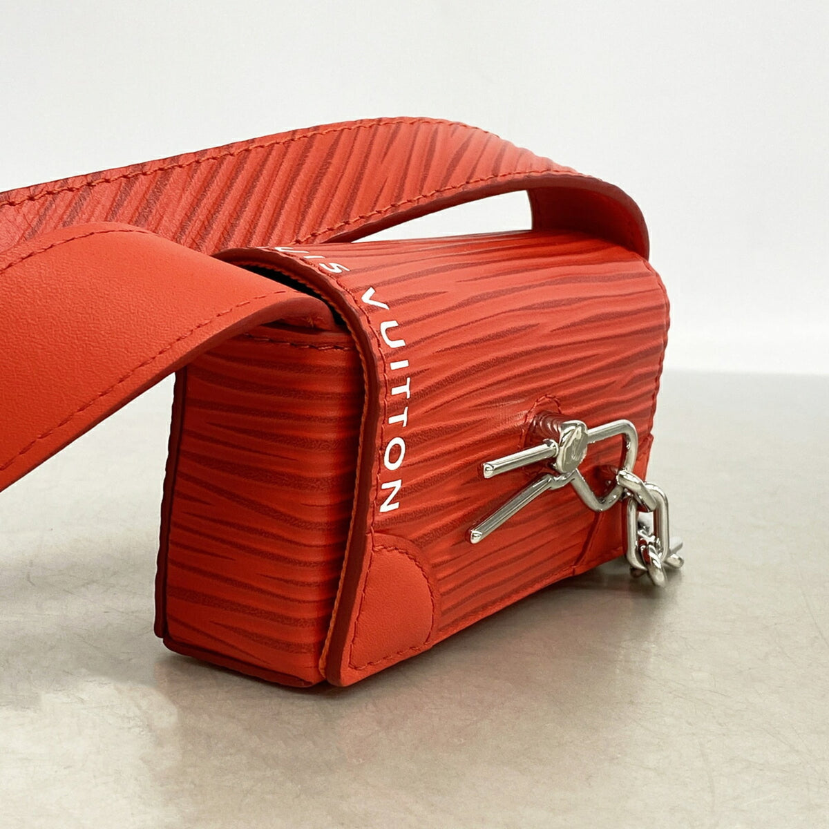Louis Vuitton Red Color Shoulder Bag (Pre-Owned)