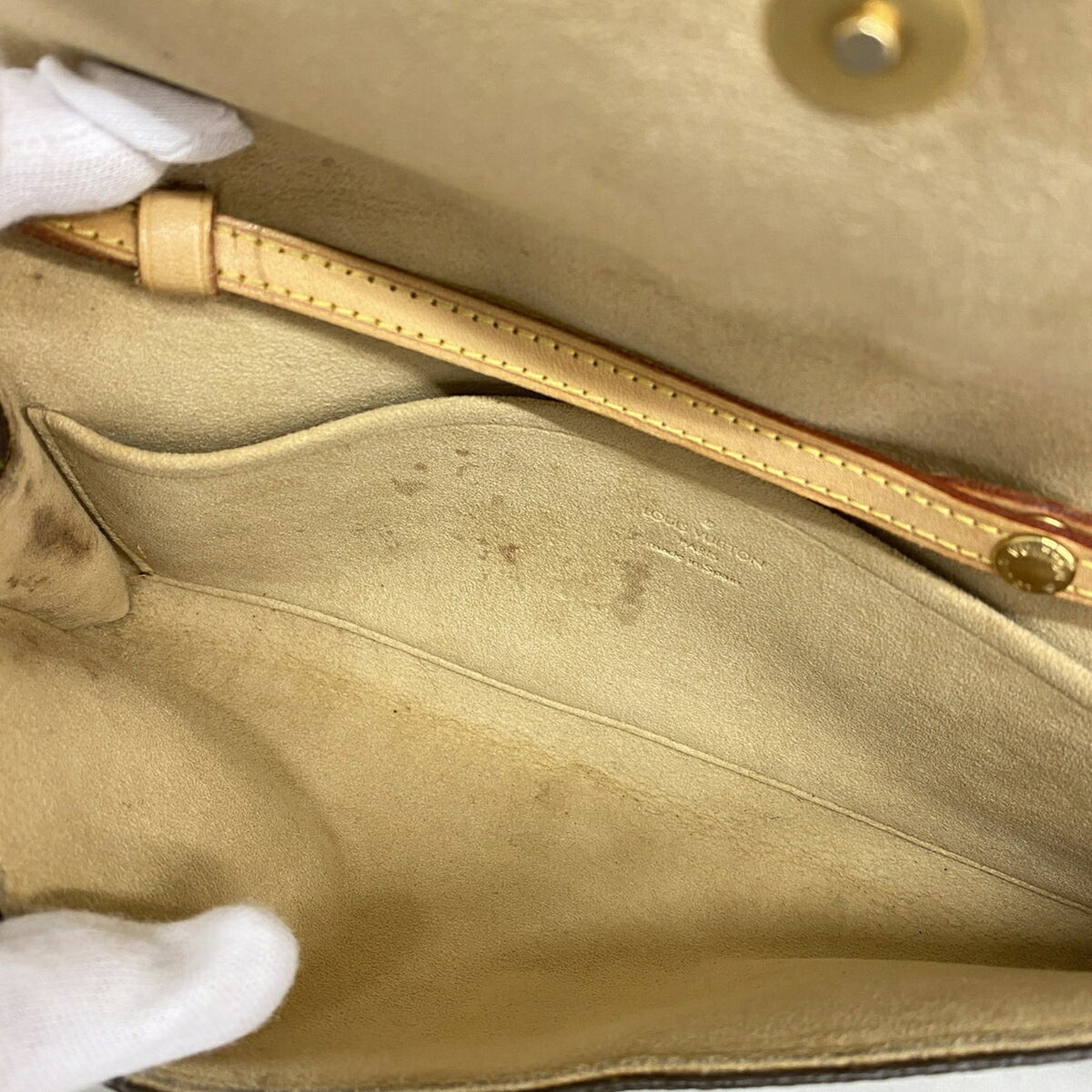 Louis Vuitton Brown Shoulder Bag (Pre-Owned)