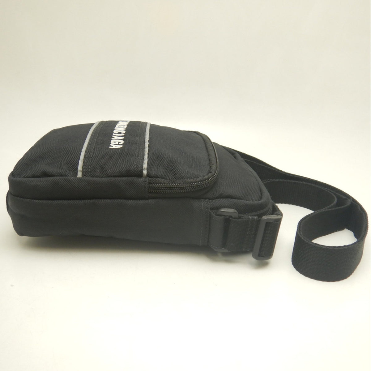 Balenciaga Black Nylon Messenger Bag Shoulder Bag (Pre-Owned)
