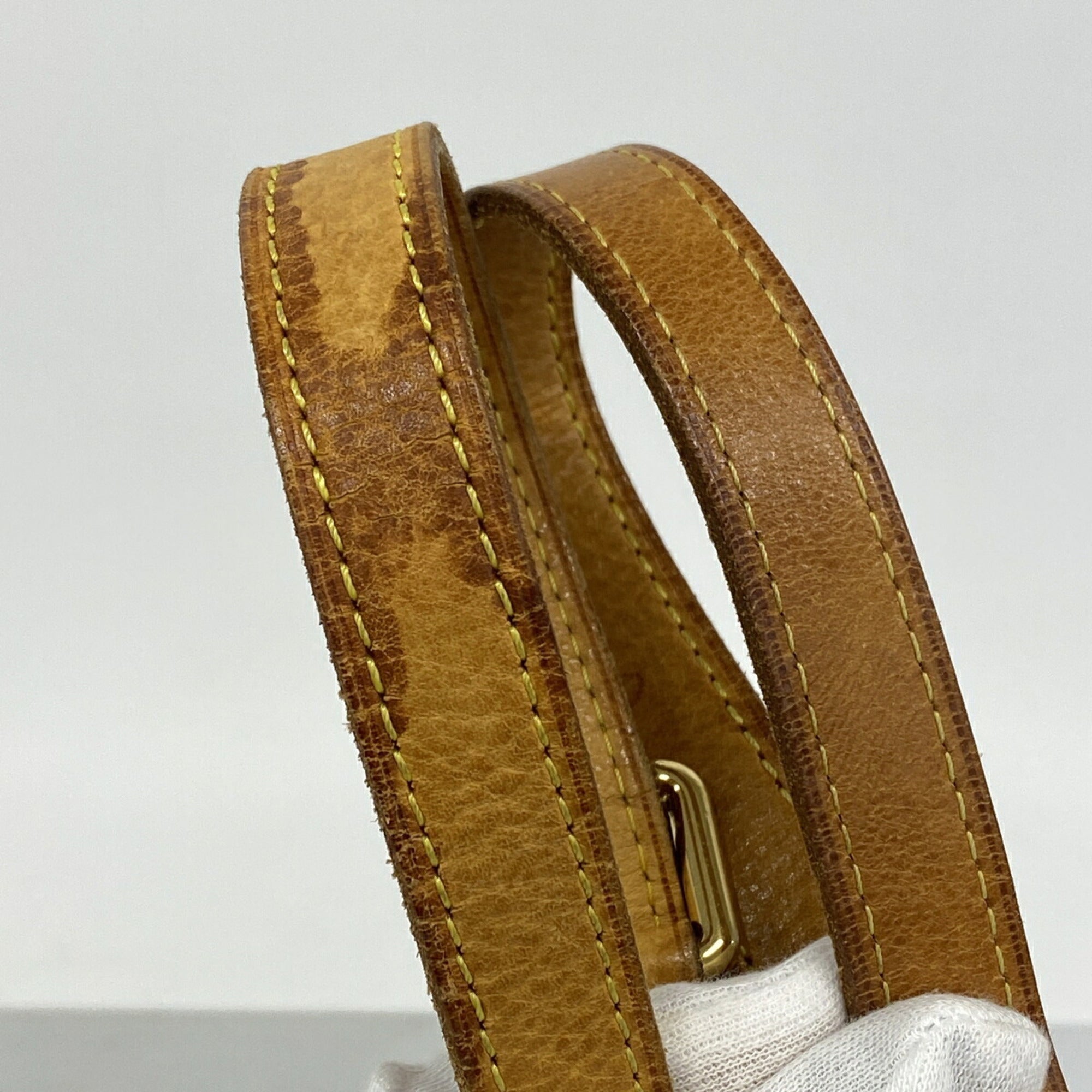 Louis Vuitton Brown Shoulder Bag (Pre-Owned)