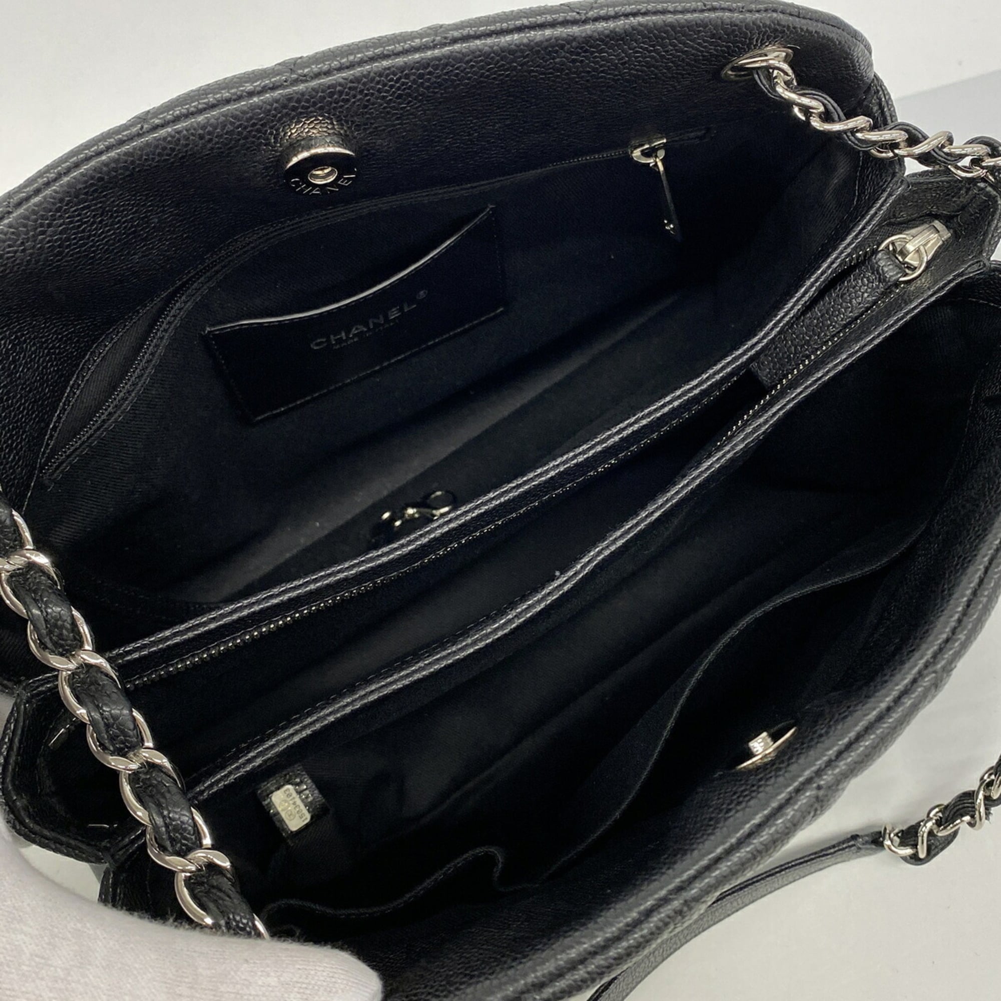 Chanel Black Grained Calfskin Shoulder Bag (Pre-Owned)