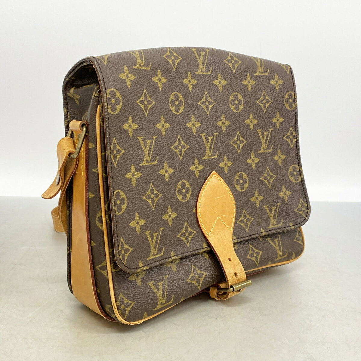 Louis Vuitton Brown Shoulder Bag (Pre-Owned)