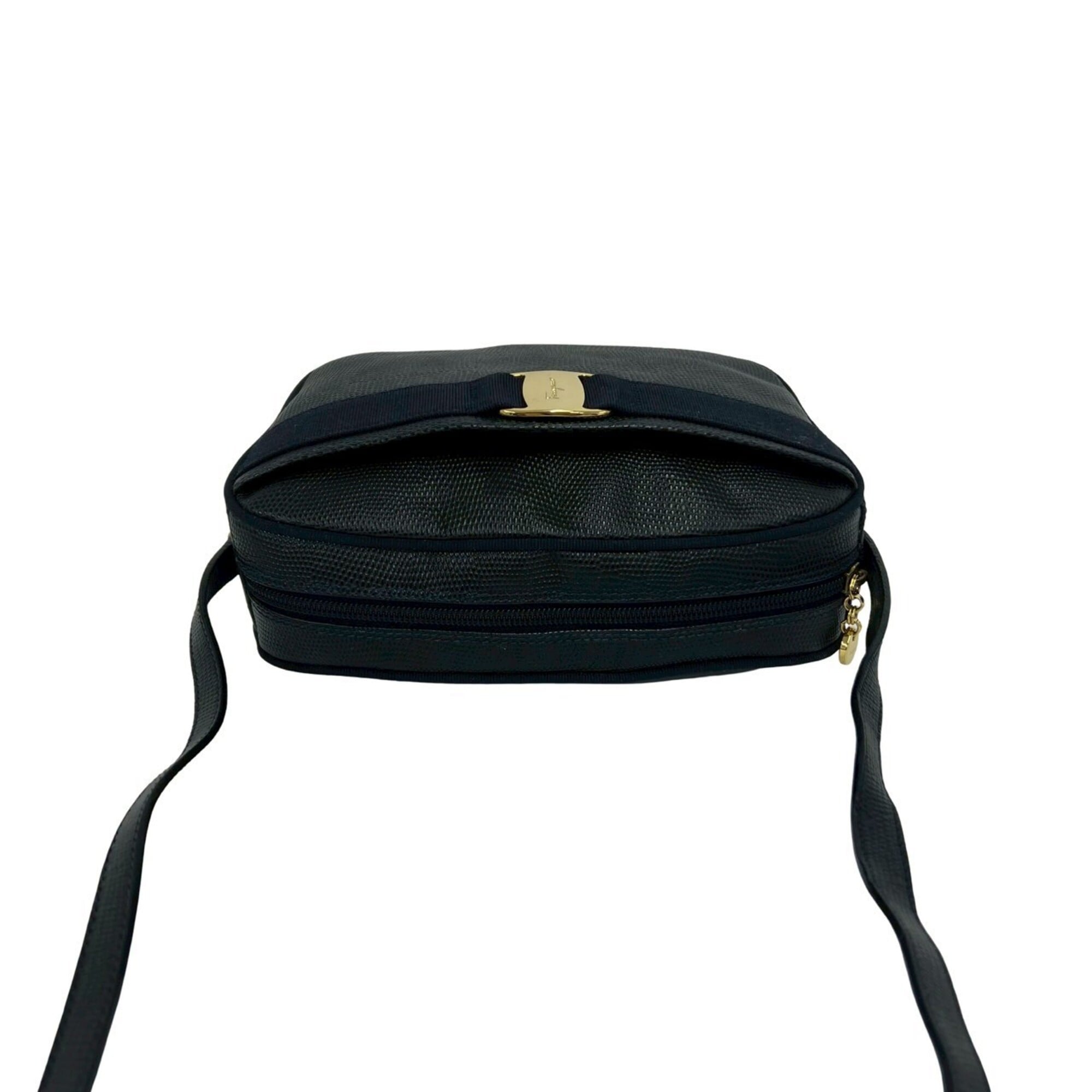 Salvatore Ferragamo Black Leather Shoulder Bag (Pre-Owned)