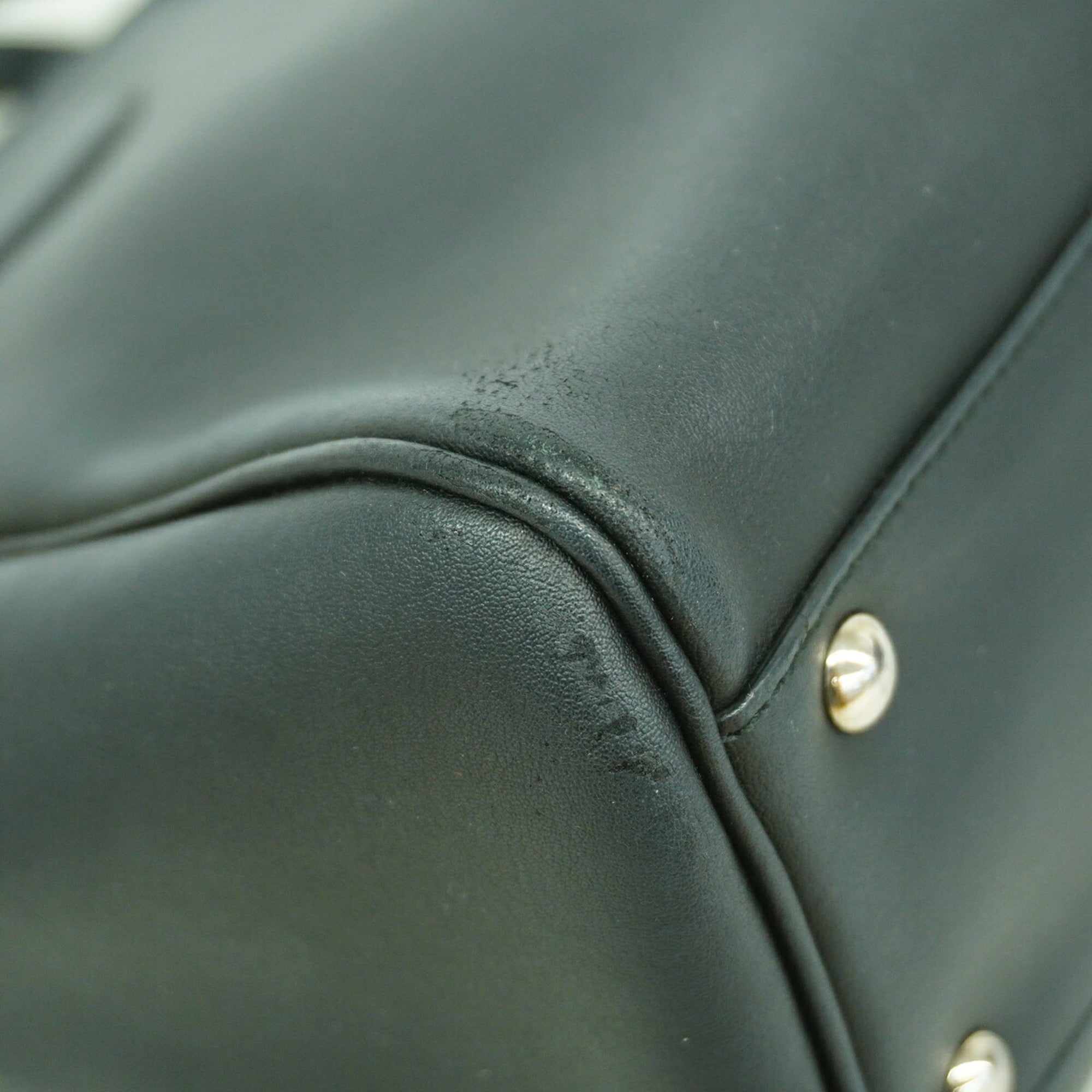 Salvatore Ferragamo Black Leather Handbag (Pre-Owned)
